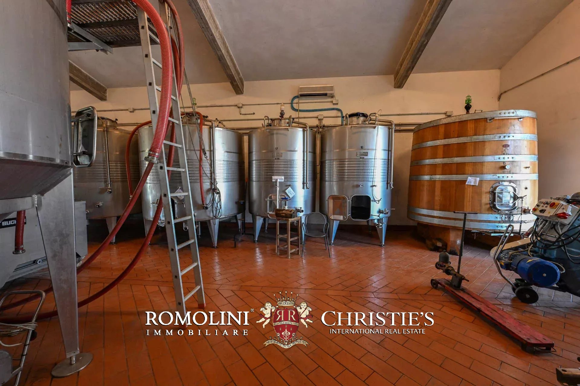 34 Bedroom Vineyard's Image 37