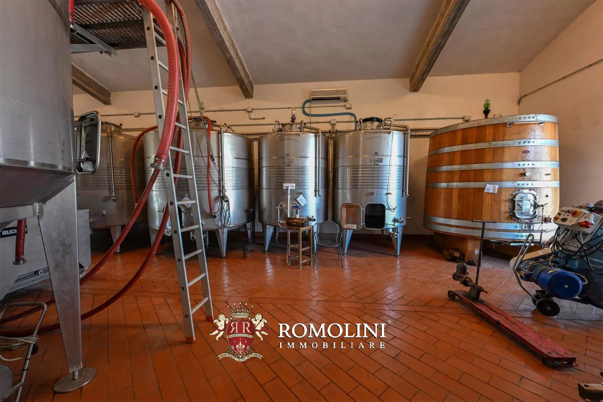 34 Bedroom Vineyard's Image 37