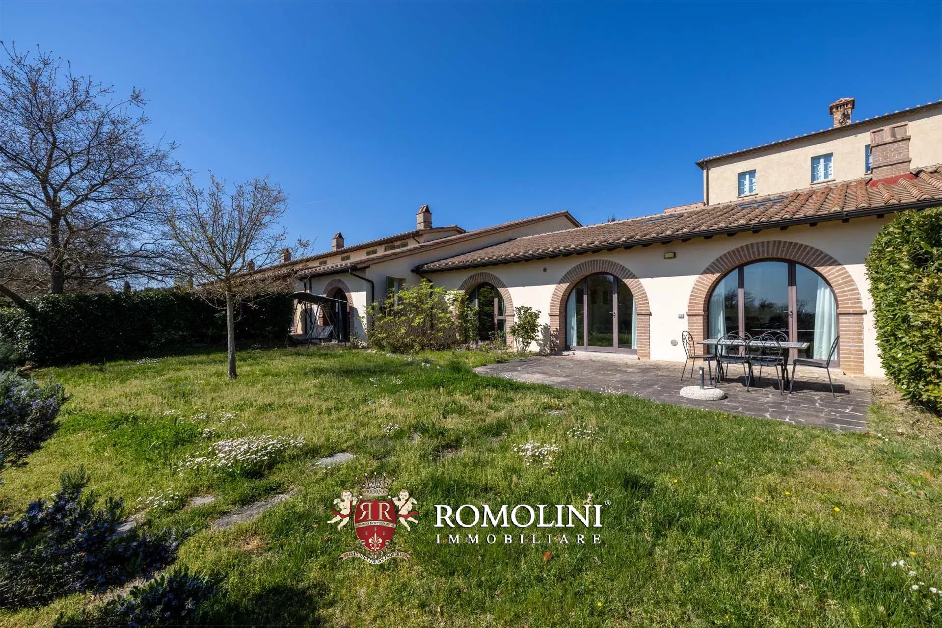 LUXUSANLAGE MIT 19 WOHNUNGEN IN DER TOSKANA, VAL D'ORCIA