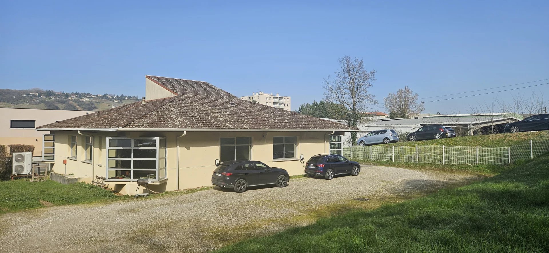 Vienne à vendre bâtiment de 390m² sur parcelle de 2314m²