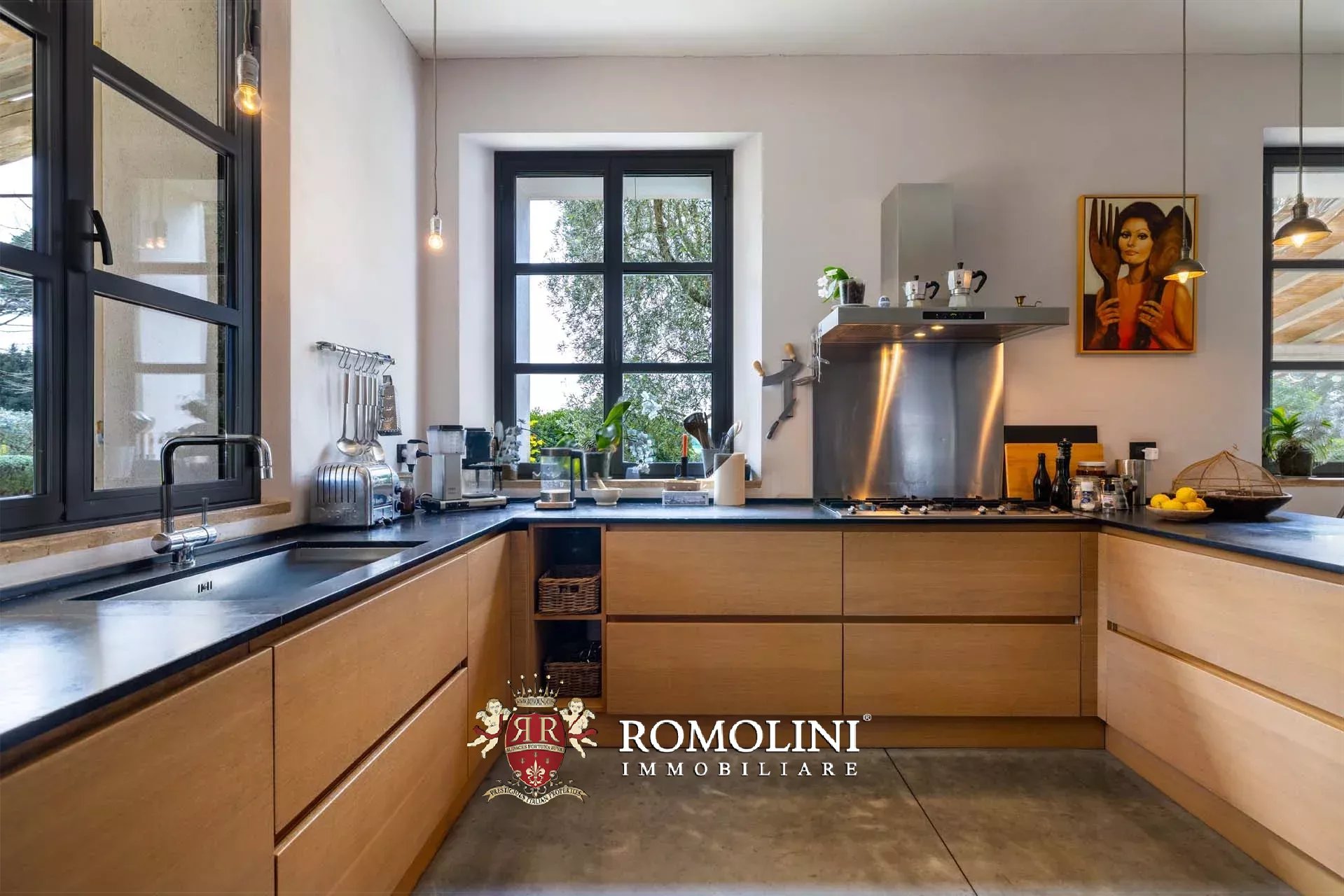 7 Bedroom Villa/Townhouse's Image 12