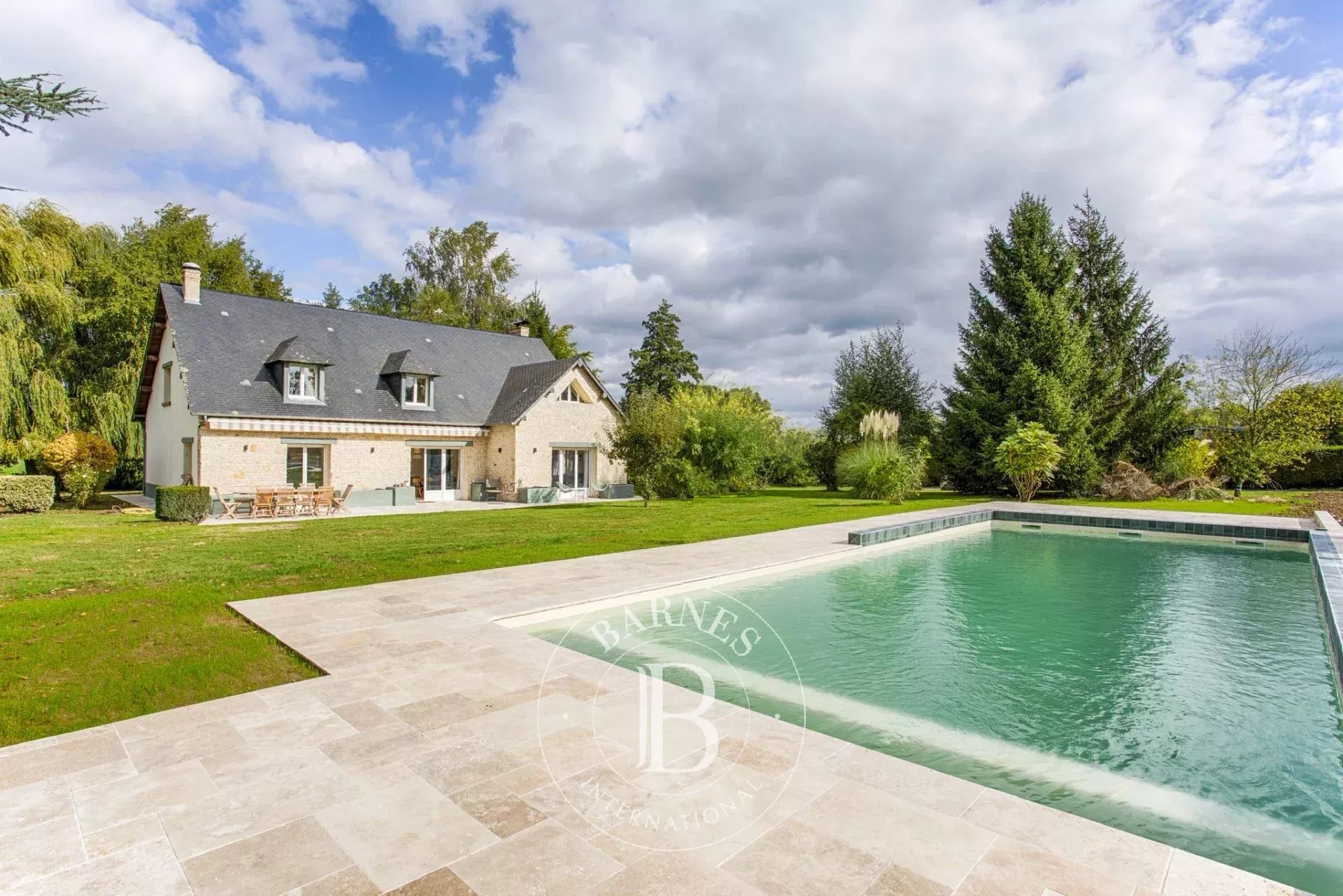 Propriété Saint-Étienne-la-Thillaye  -  ref 85962789 (picture 1)