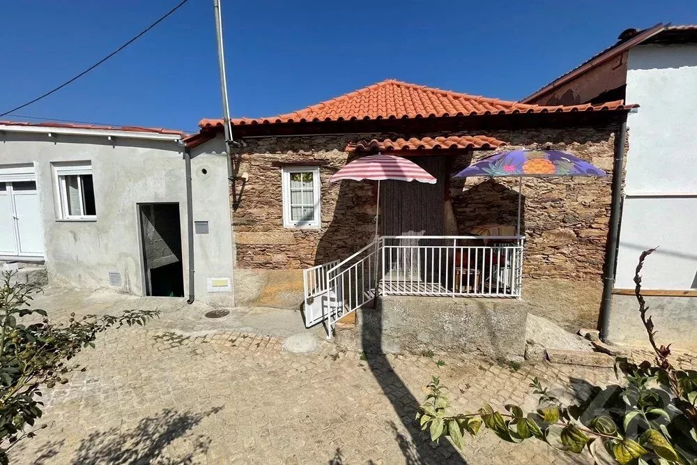 Encantadora Moradia em Suçães - Oásis de Conforto