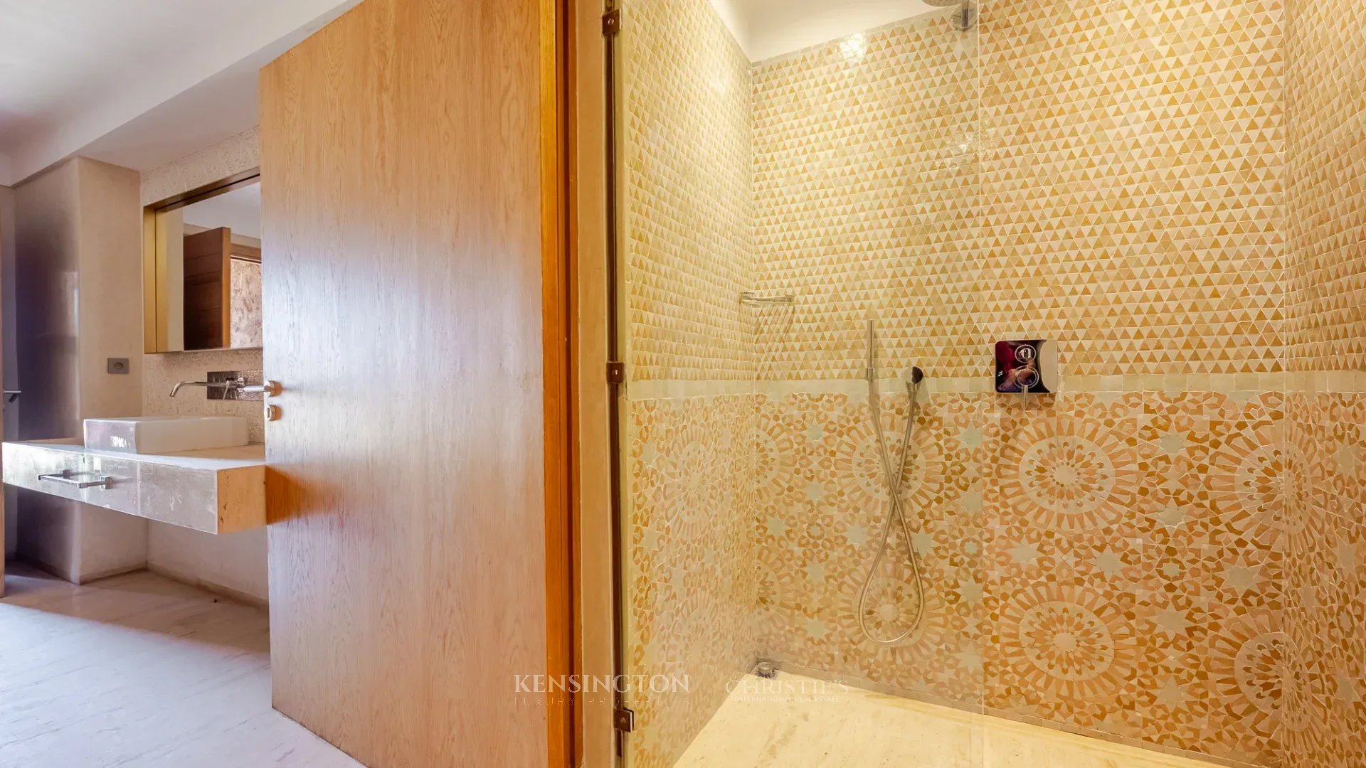 6 Bedroom Villa/Townhouse's Image 34