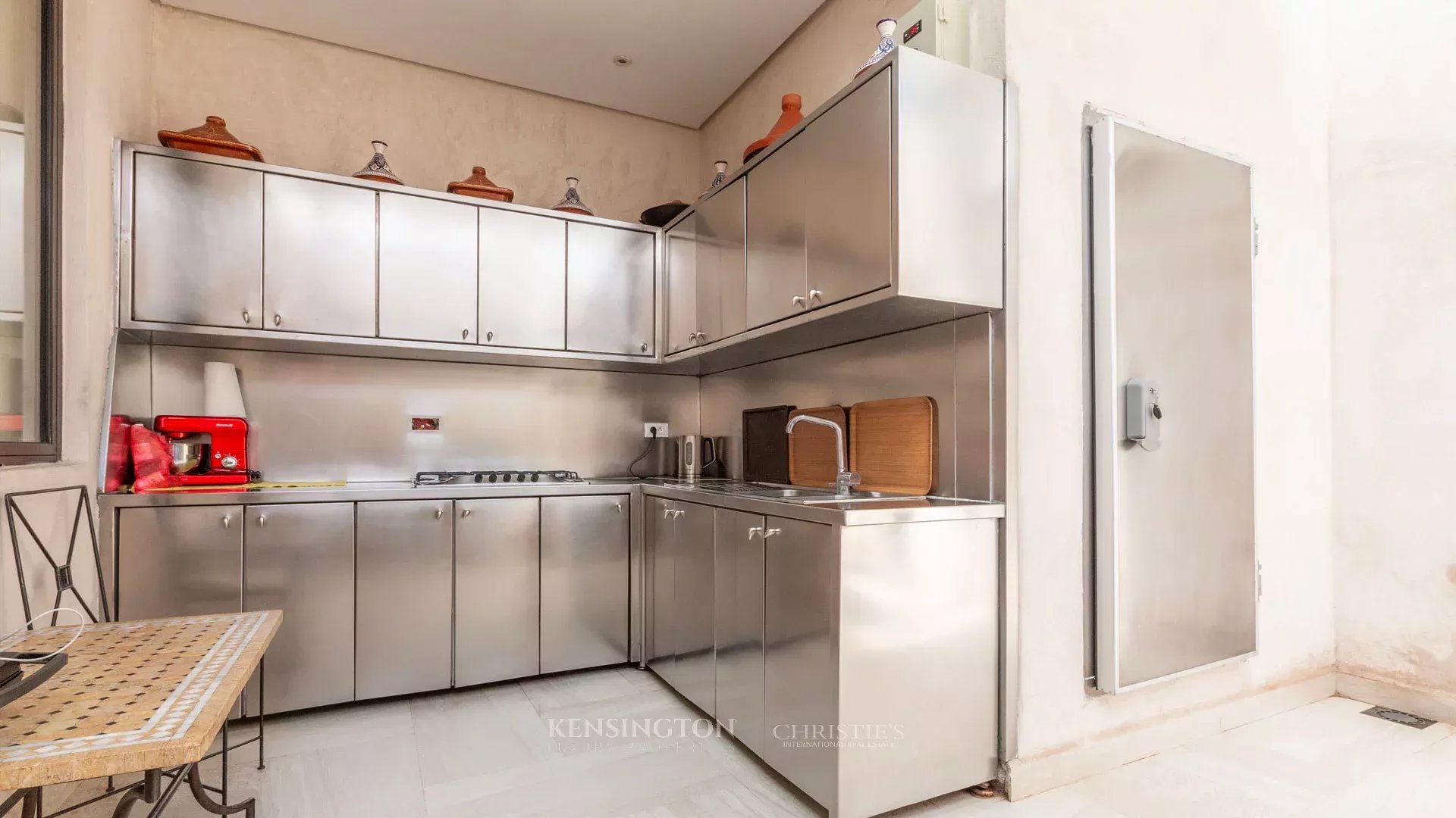 6 Bedroom Villa/Townhouse's Image 17