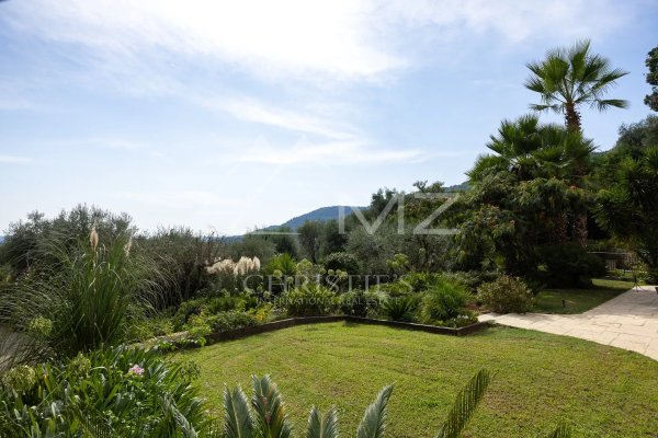 VCharming villa in a green setting with panoramic views — photo 5