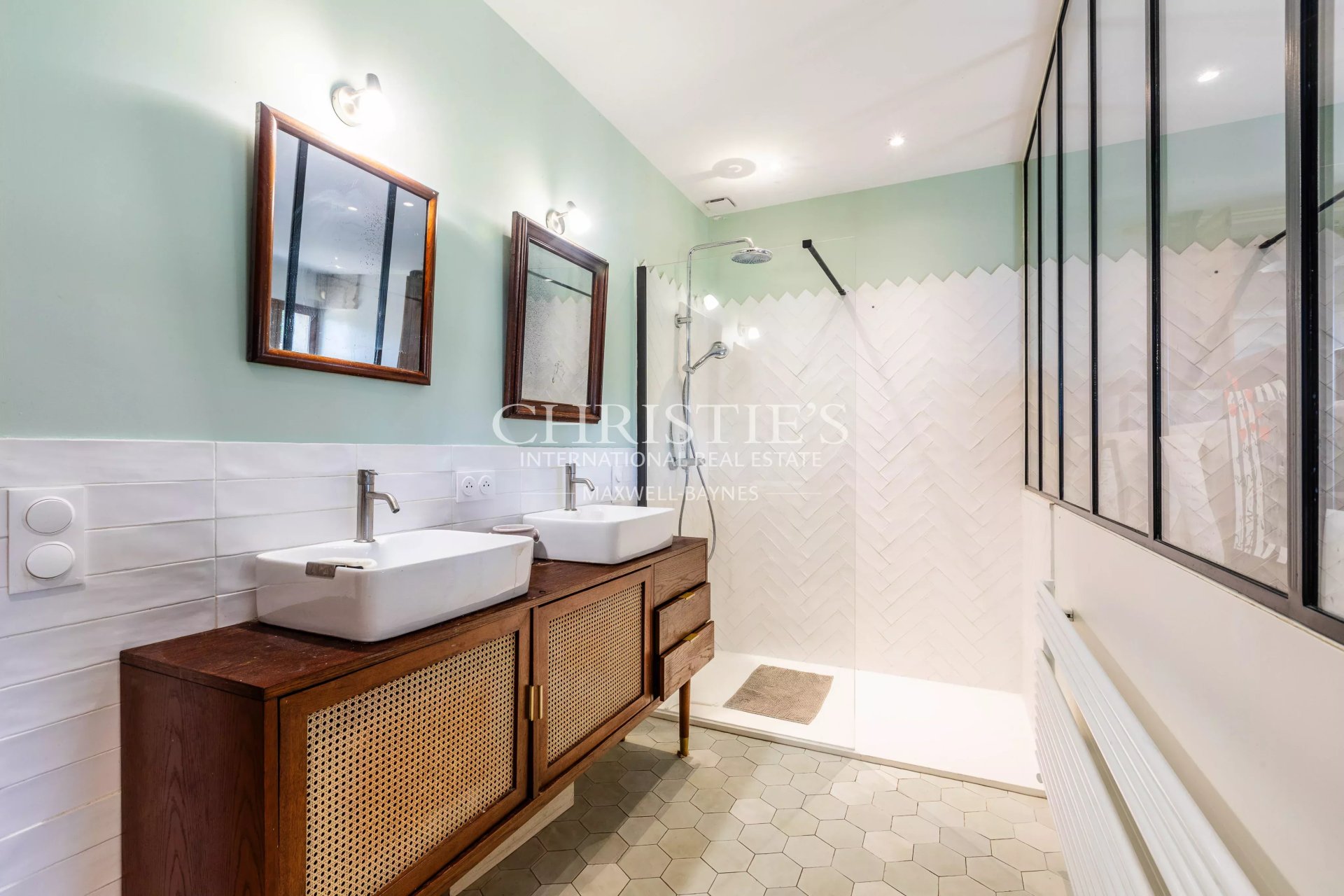 7 Bedroom Villa/Townhouse's Image 8
