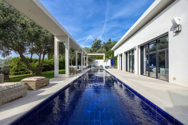 Contemporary villa with panoramic sea views — photo 3