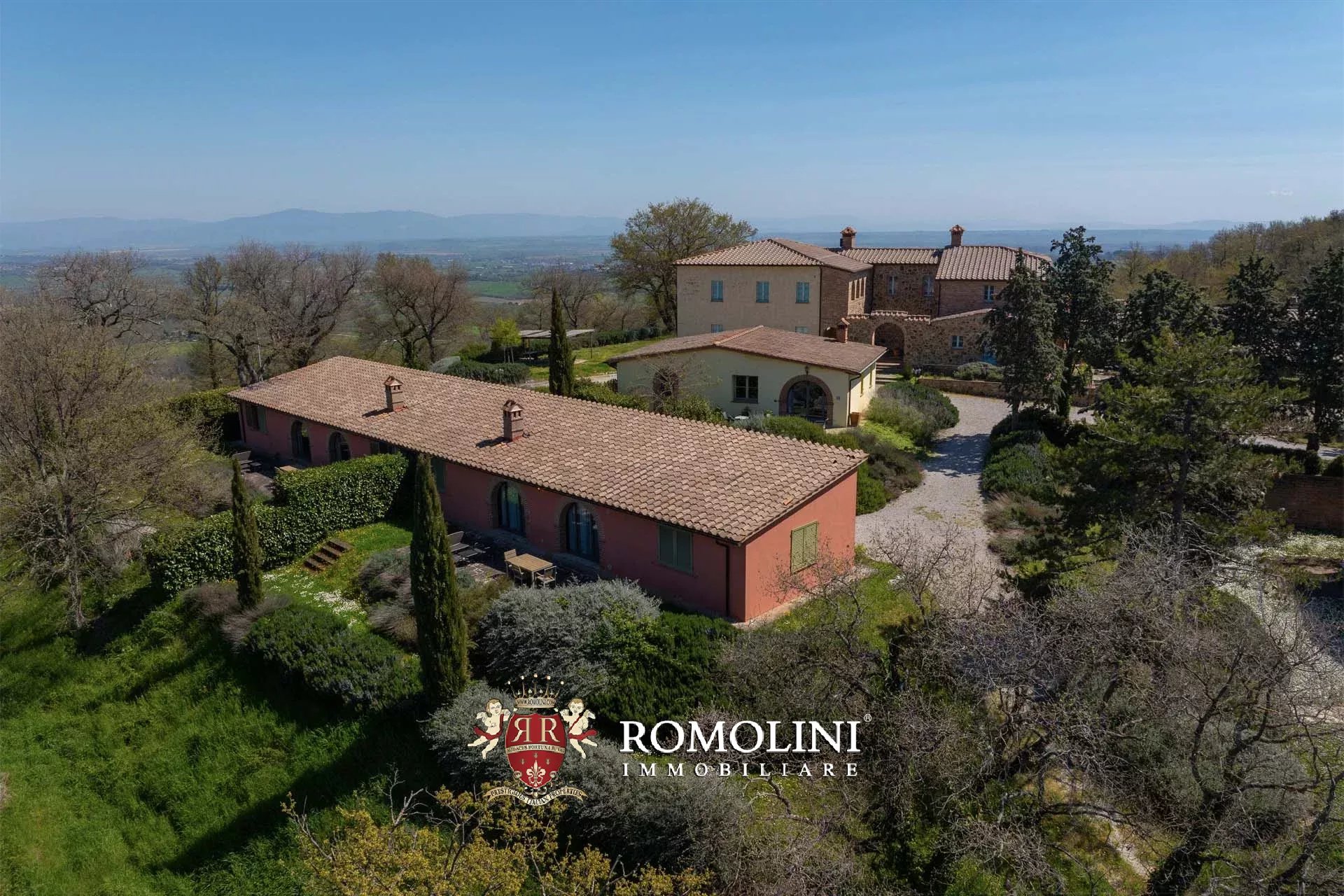 LUXUSANLAGE MIT 19 WOHNUNGEN IN DER TOSKANA, VAL D'ORCIA