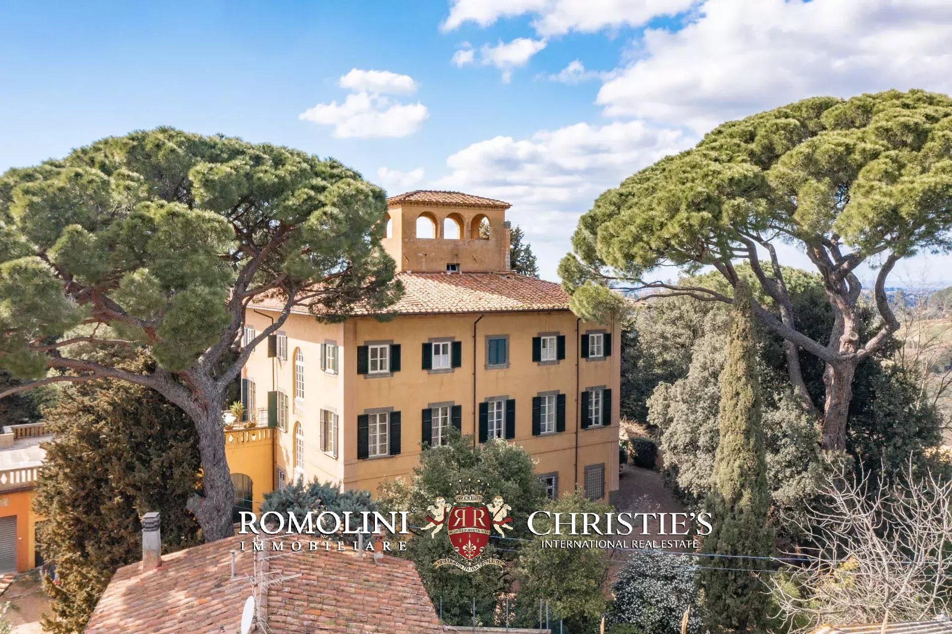 LUXURY PERIOD VILLA FOR SALE NEAR PISA, TUSCANY
