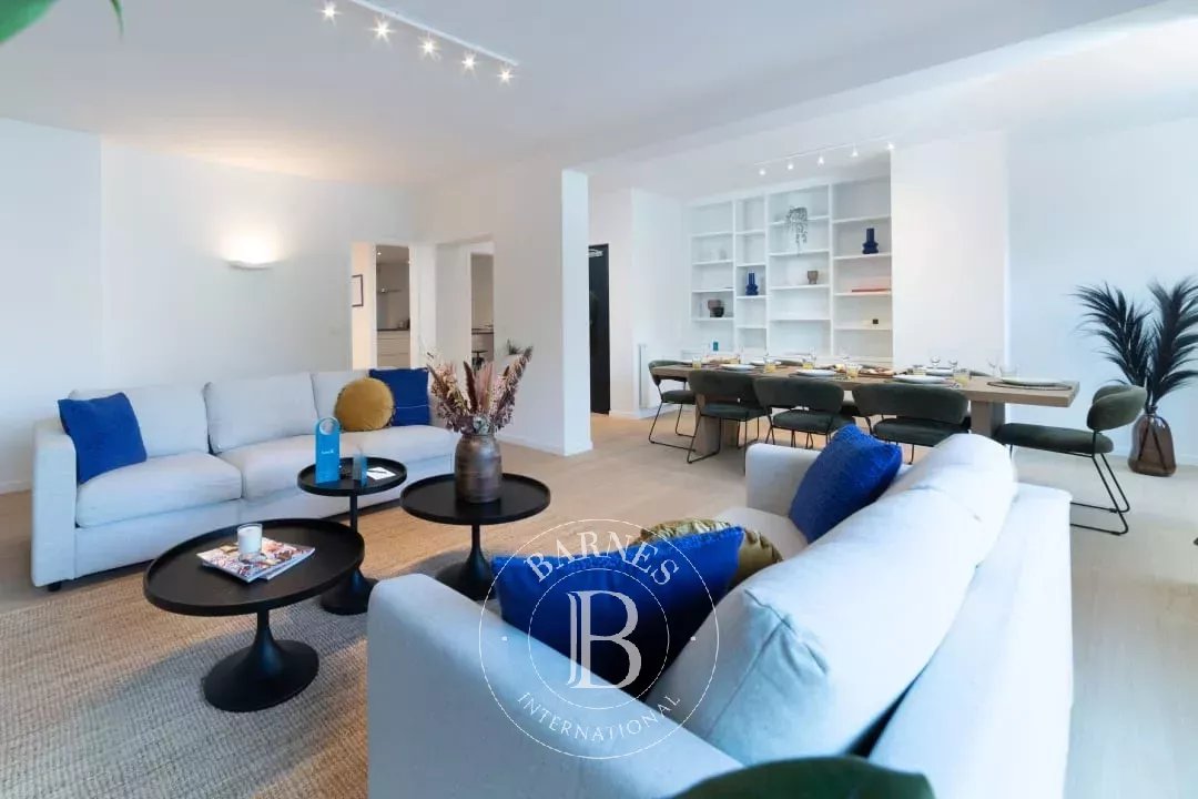 Stéphanie/Chatelain - furnished 3-bedroom penthouse