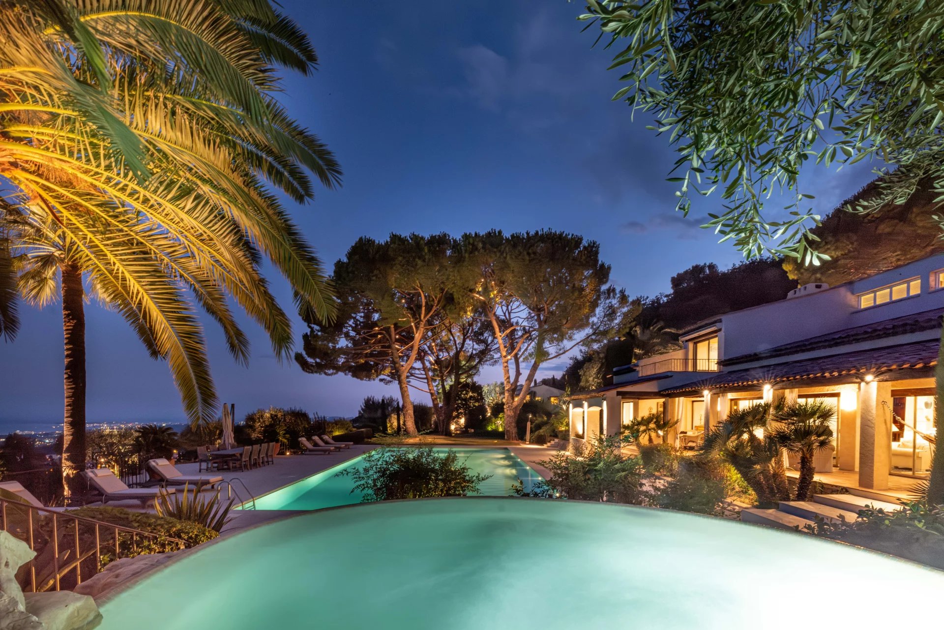 Exceptional property with panoramic sea view