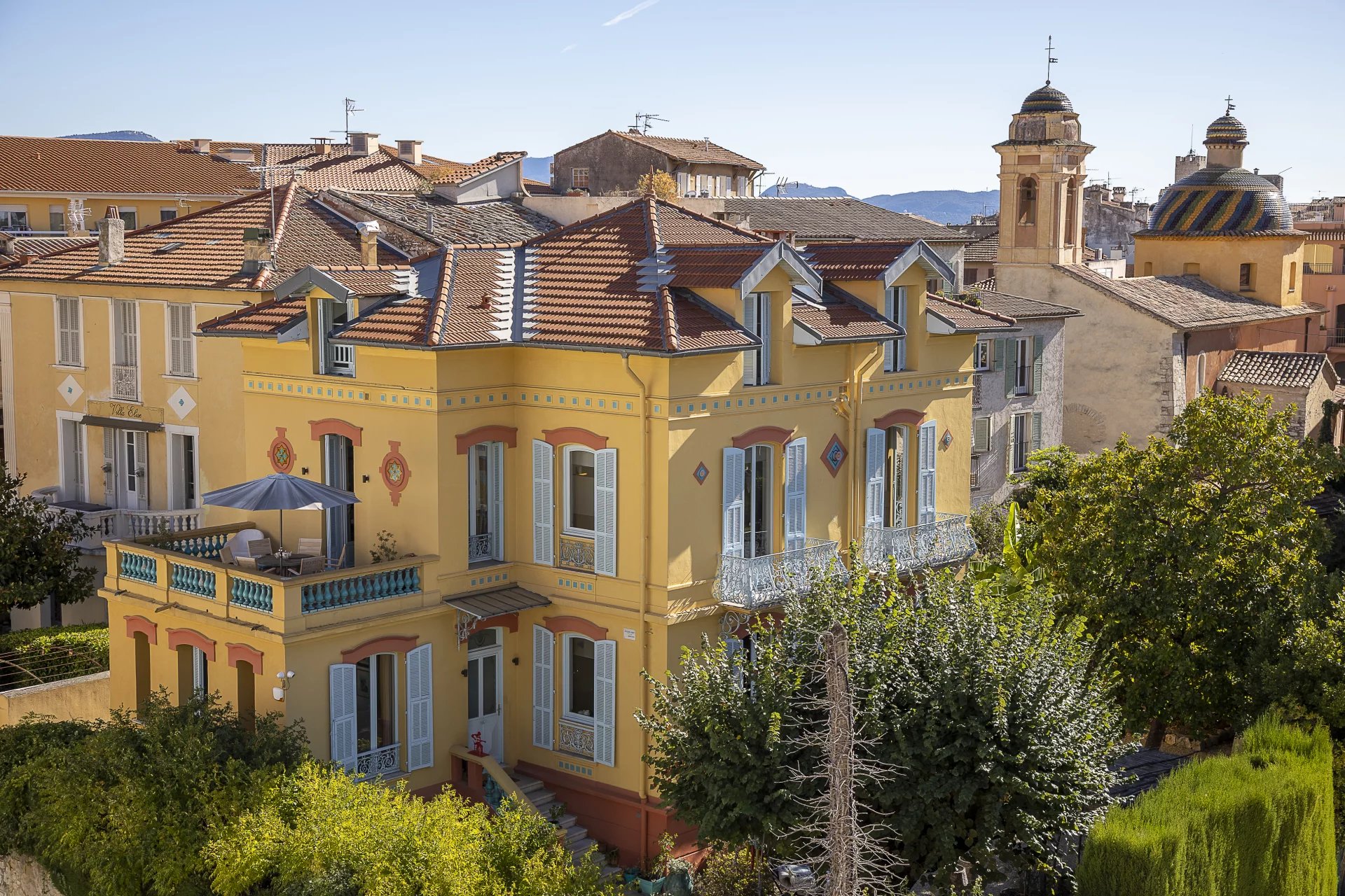 Unique grande villa de ville dans le centre de Vence ( 4 étages) avec ascenseur