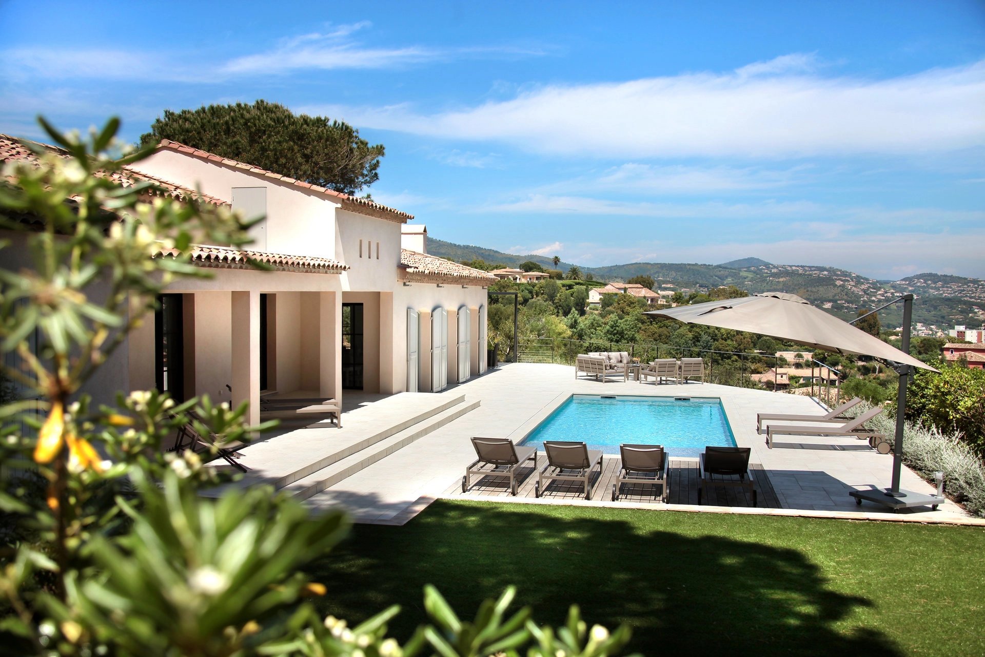 PROVENCAALSE  VILLA TE KOOP IN BAAI VAN ST TROPEZ