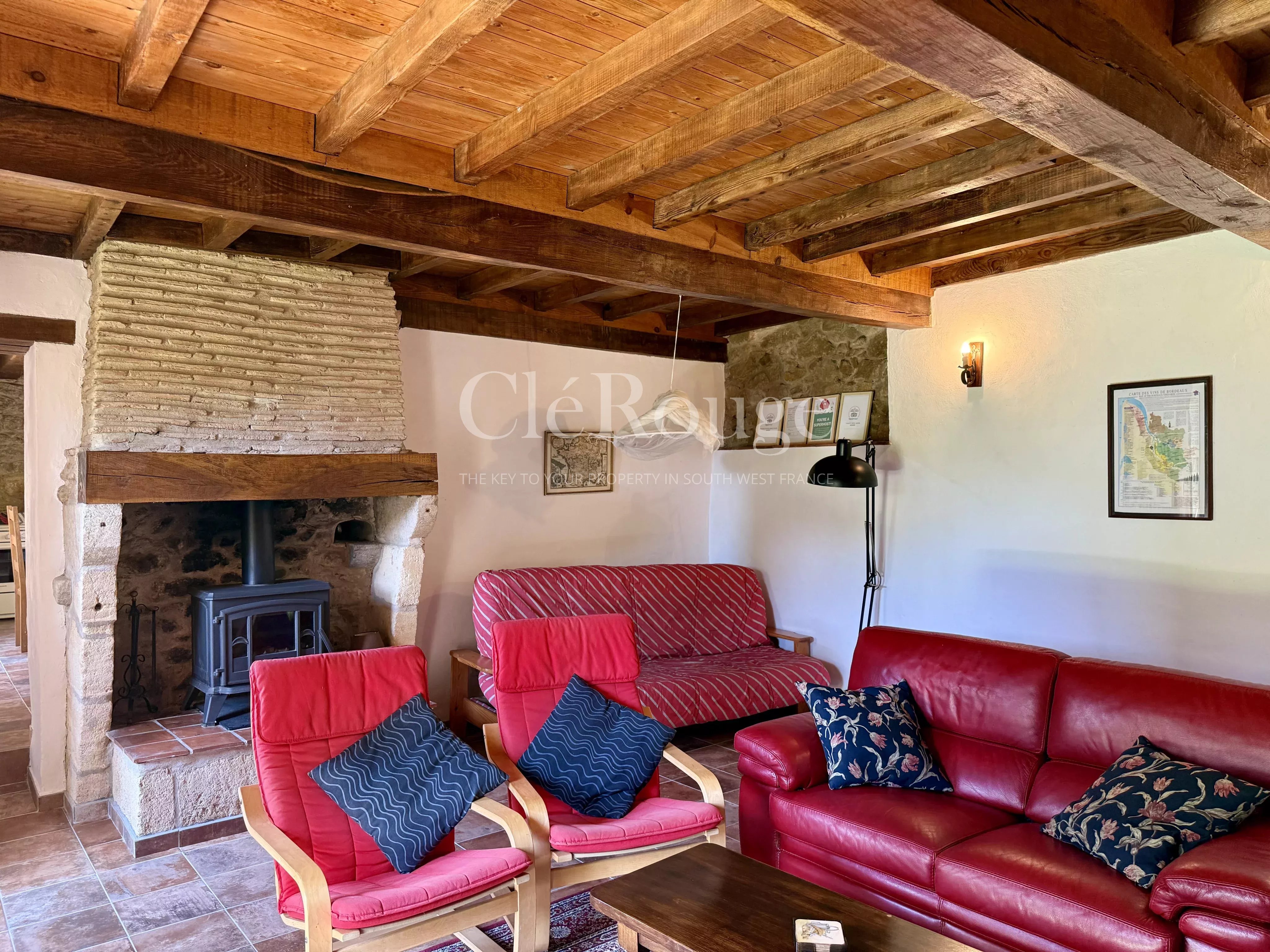 Beautiful property consisting of three houses, barns and swimming pool, just 50 minutes from Bordeaux
