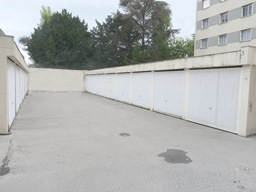 Location Parking Poissy
