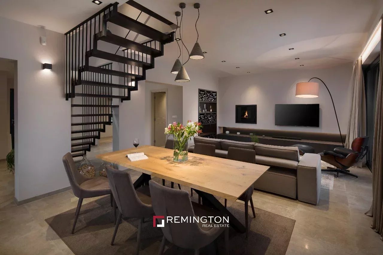 4 Bedroom Villa/Townhouse's Image 3