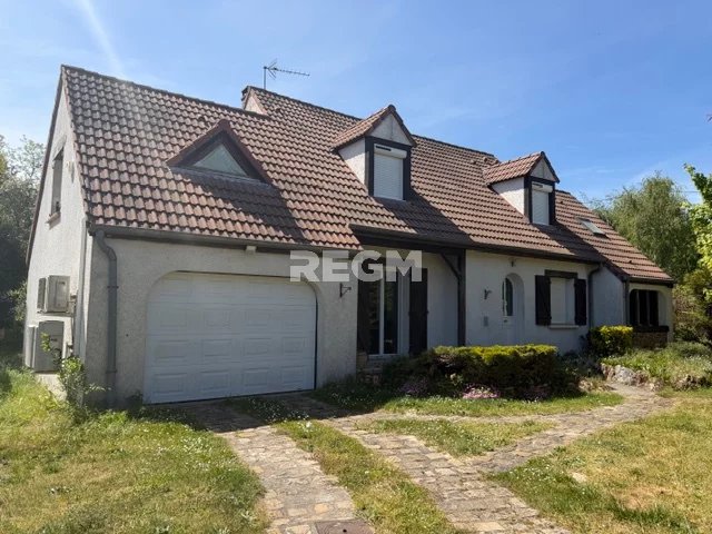 Maison sur 1104m2 environ, 4 chambres, garage et atelier