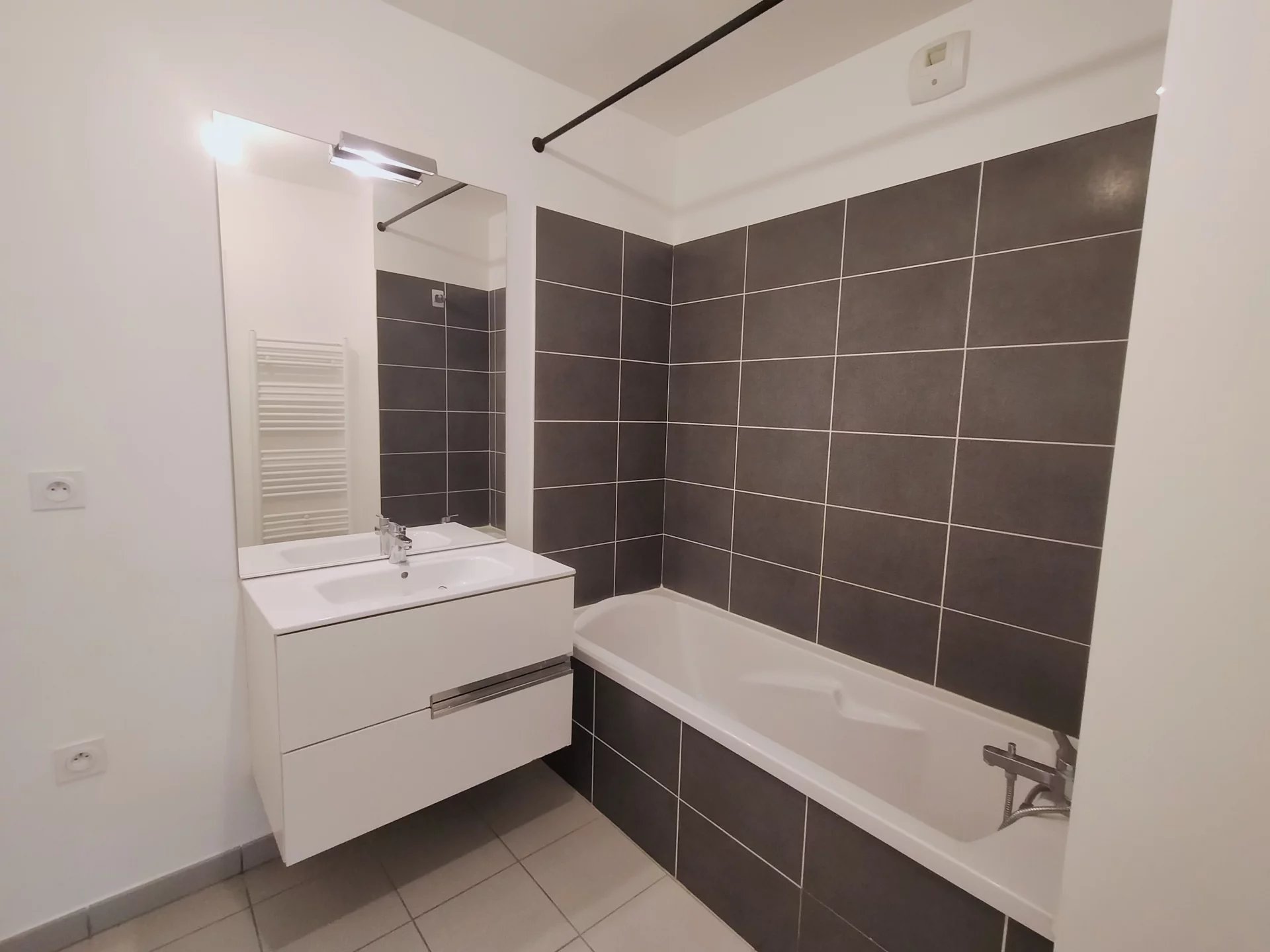 481225 Location Lyon 7ème