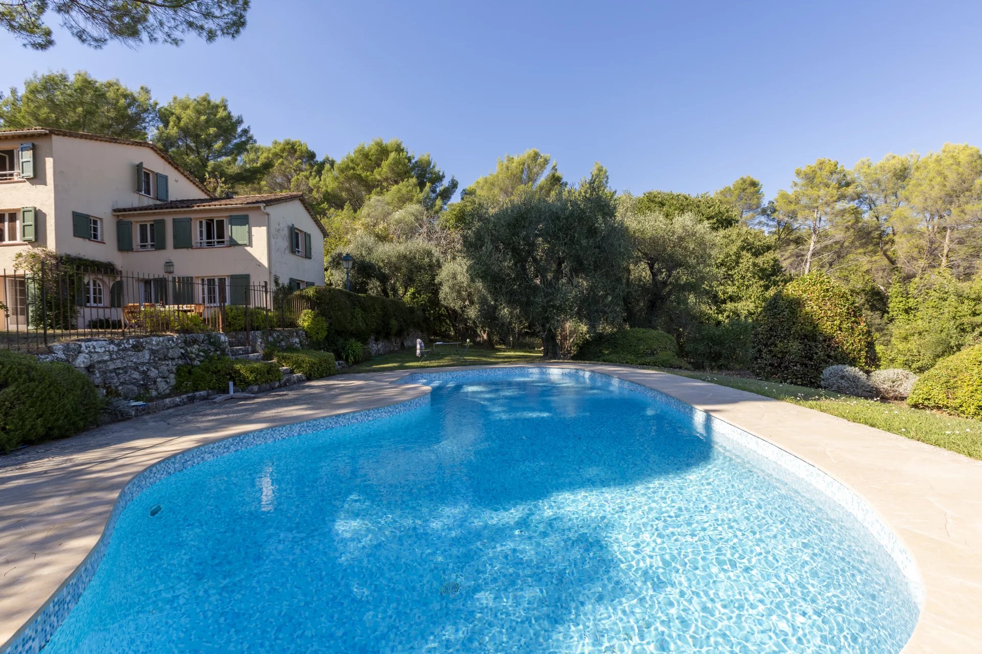 Beautiful house with swimming pool and large grounds - Grasse St Jacques Beautiful house with swimming pool and large grounds - Grasse St Jacques
