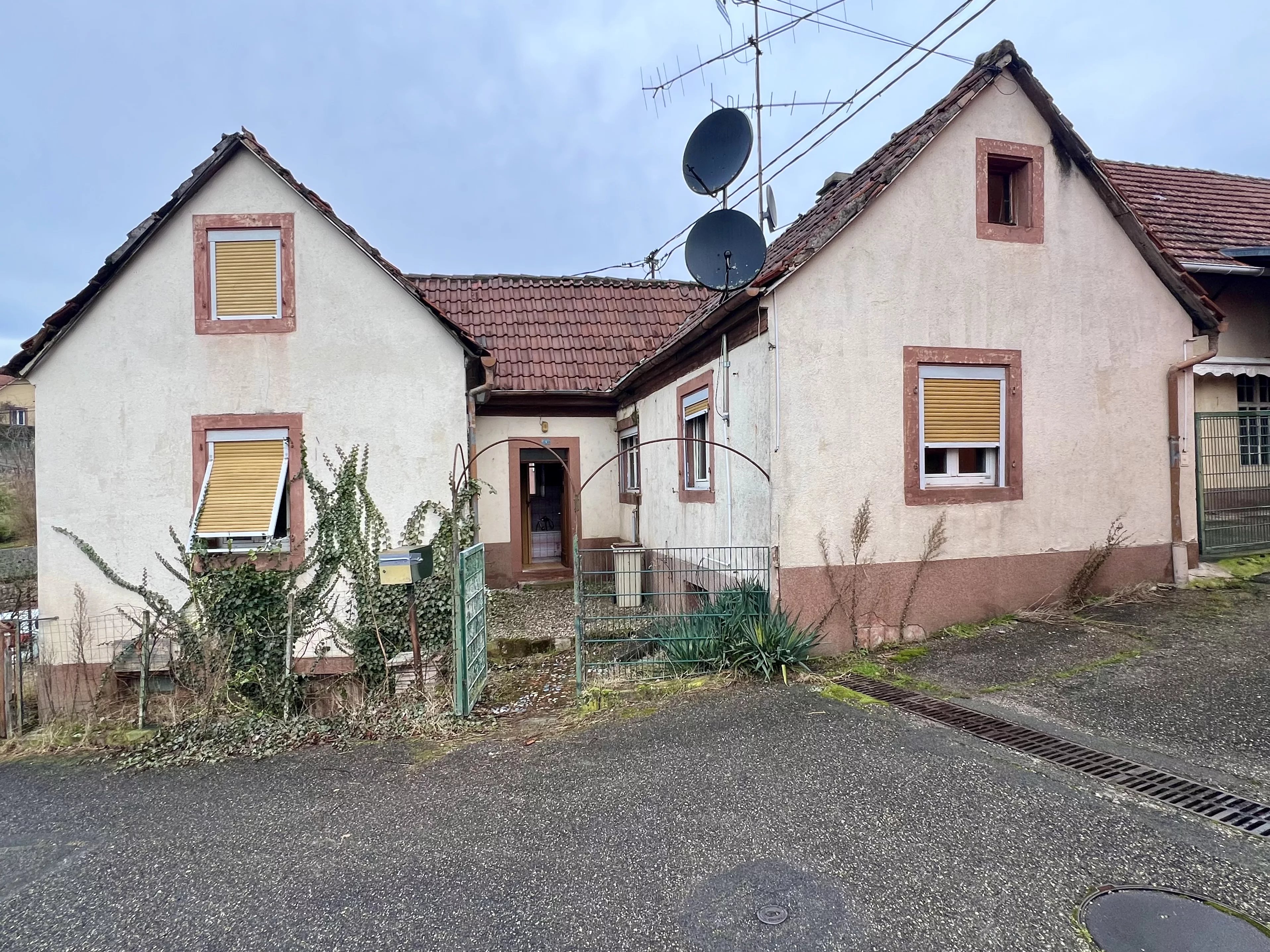 NIEDERBRONN LES BAINS Maison de ville à rénover totalement