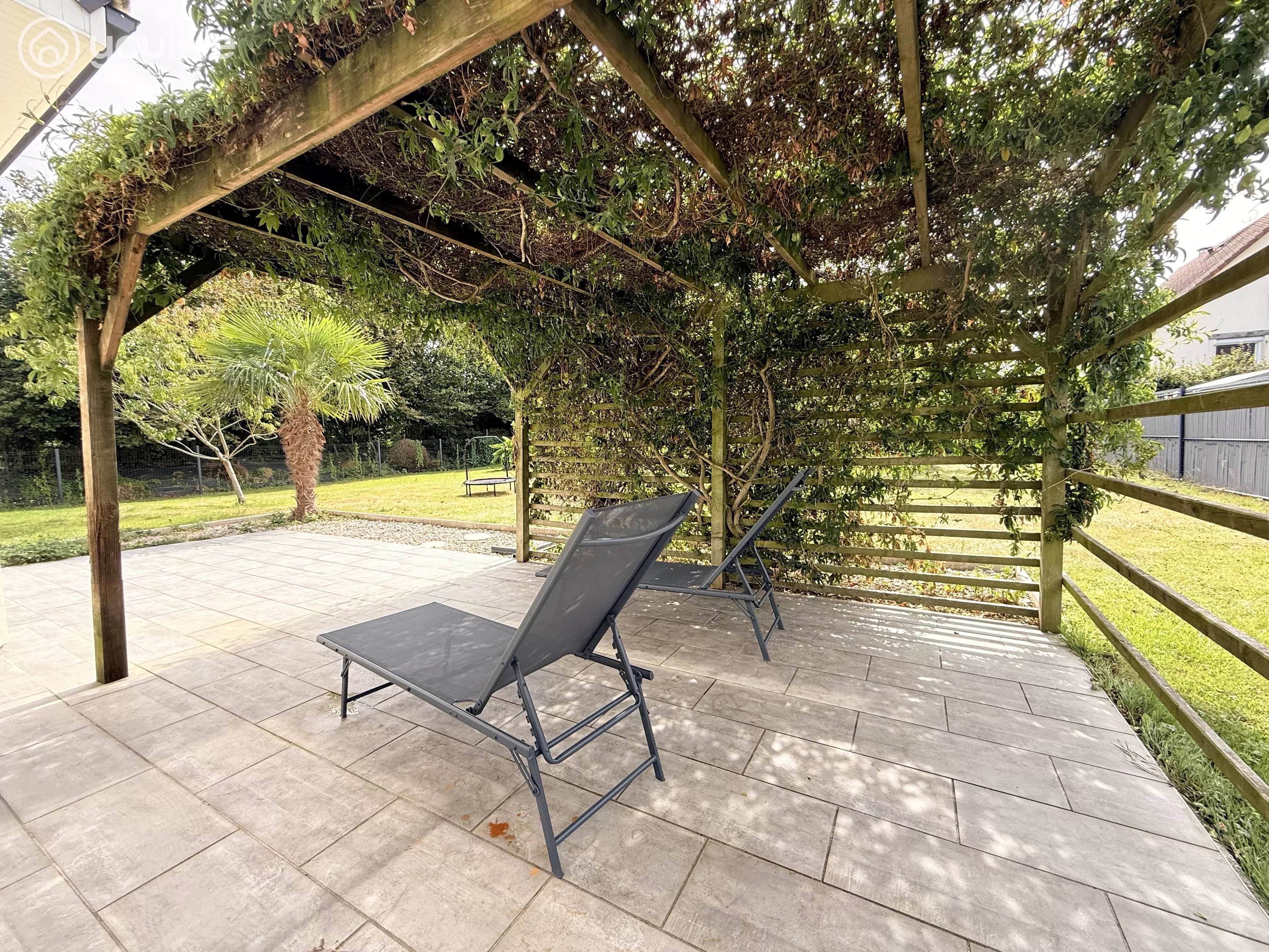 Maison contemporaine de plain-pied avec pièce de vie cathédrale – Néville – 299 000 € HAI