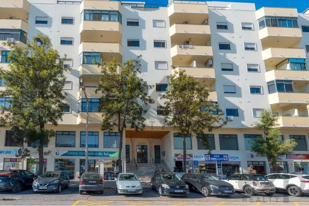 Apartamento T3 Renovado em Faro – Localização Central e Conforto Moderno