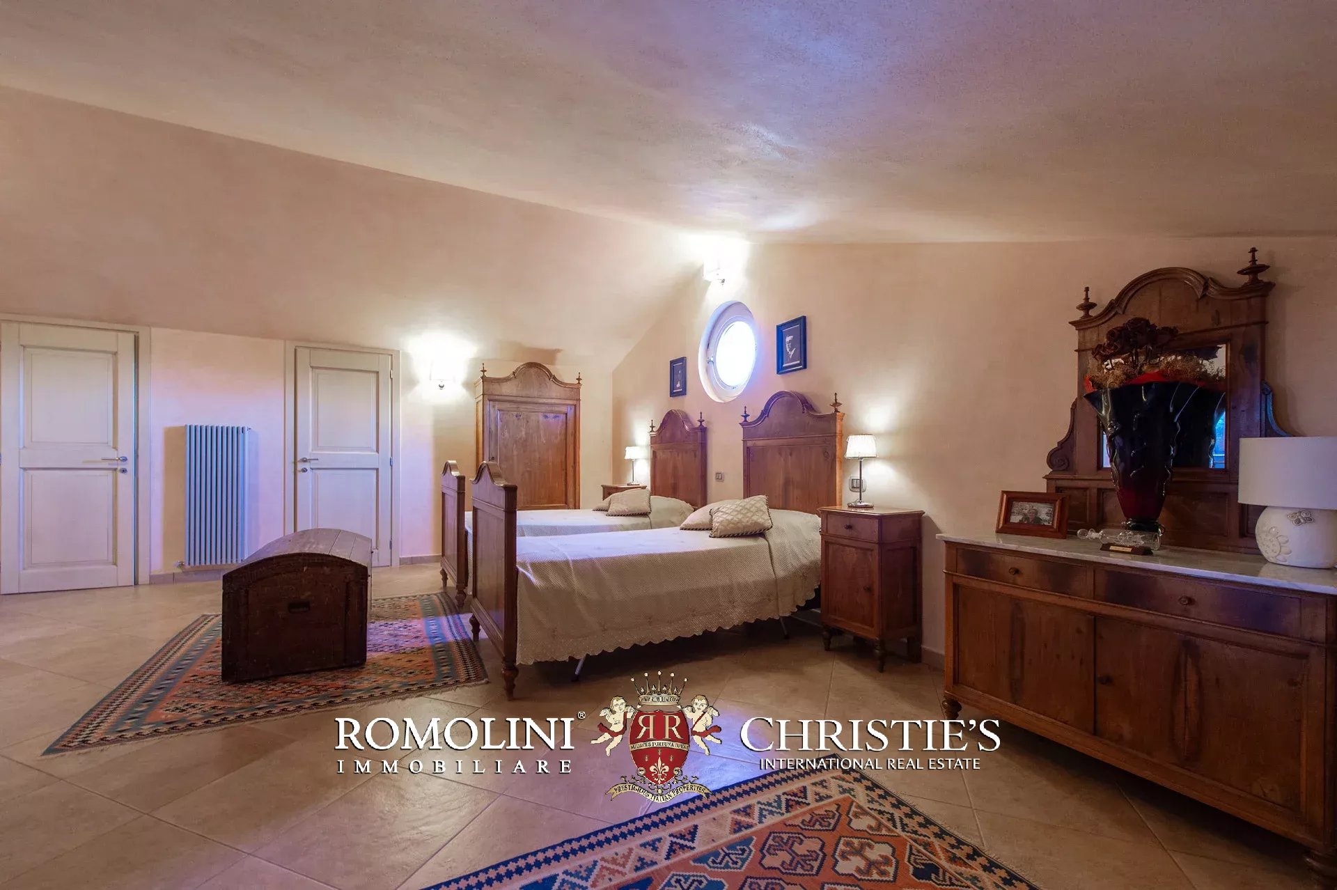 10 Bedroom Villa/Townhouse's Image 68