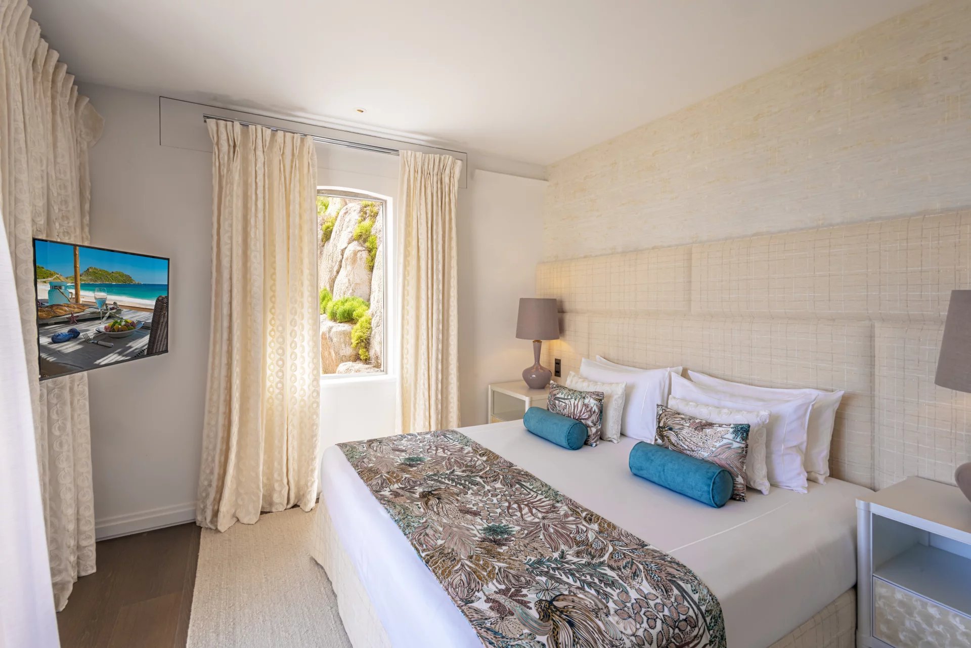 Waterfront villa with direct sea access in Saint-Tropez