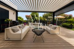 Elegant, single-story contemporary home with a pool in Mougins — photo 2 of 7