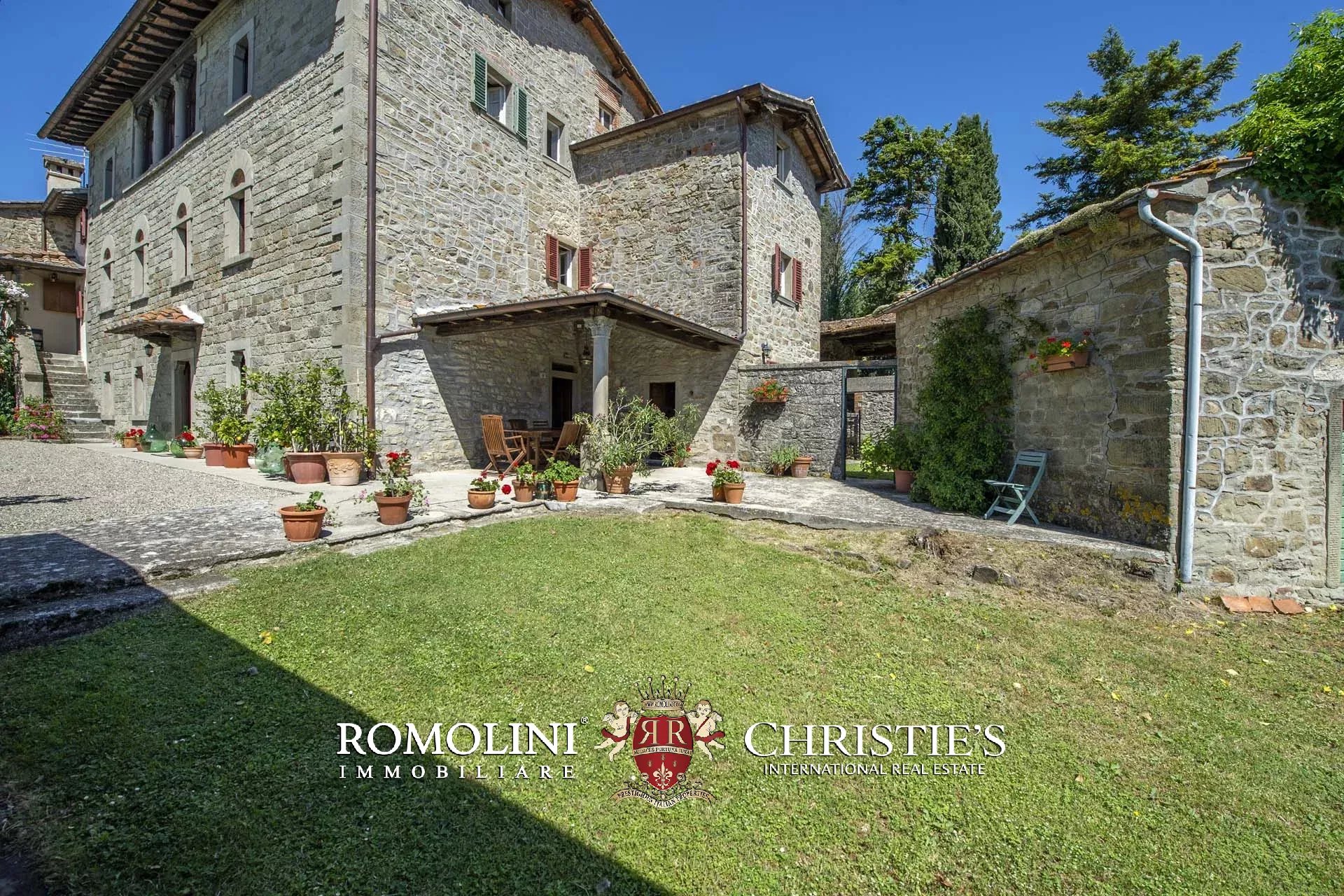 MANOR HOUSE FOR SALE IN CAPRESE MICHELANGELO, TUSCANY