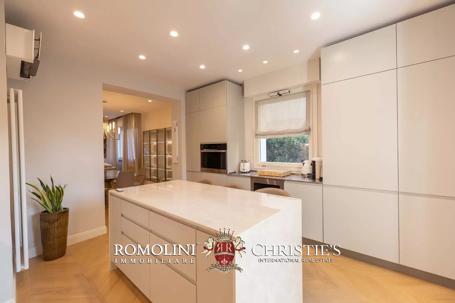 5 Bedroom Villa/Townhouse's Image 3