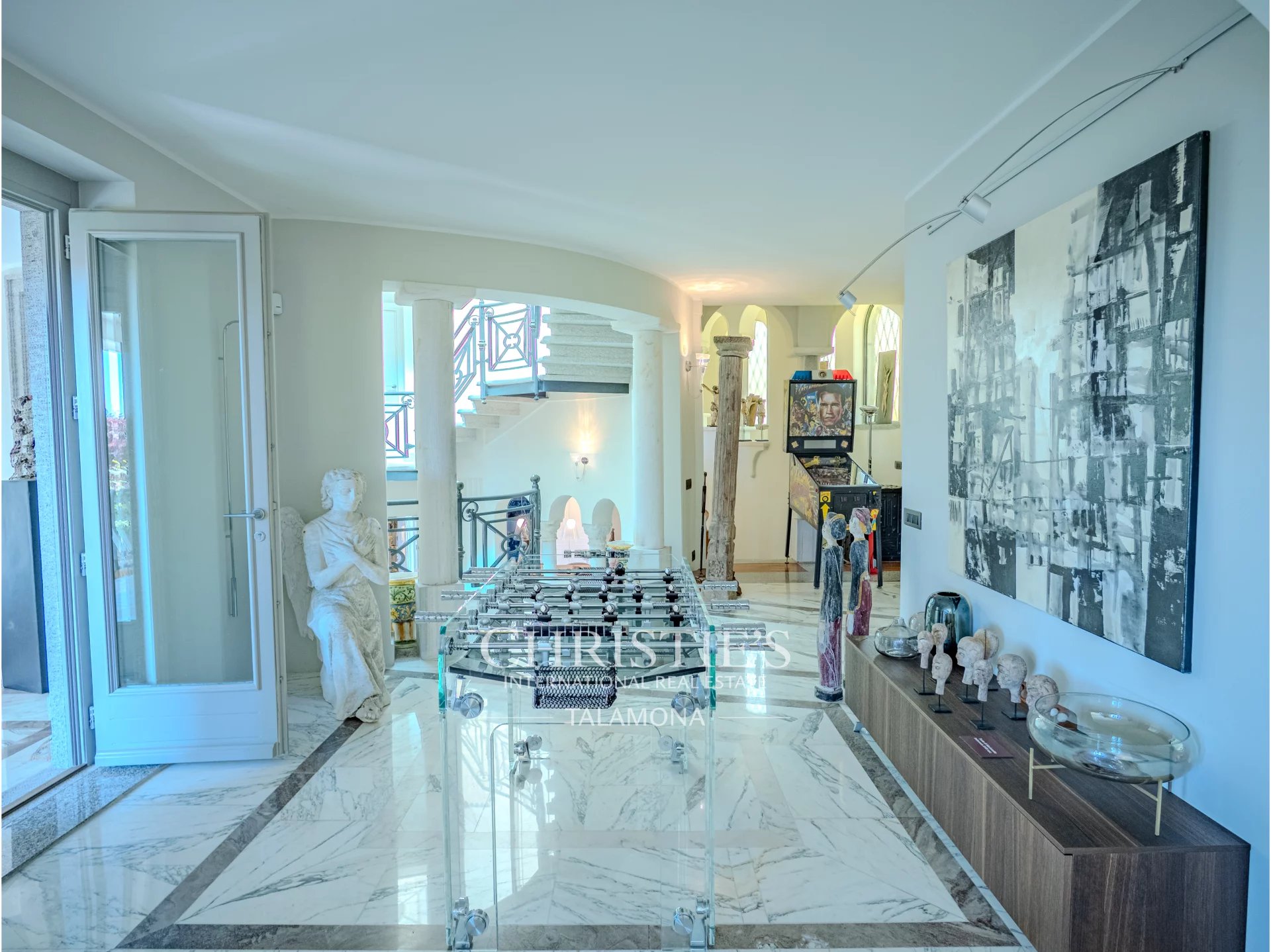 6 Bedroom Villa/Townhouse's Image 14