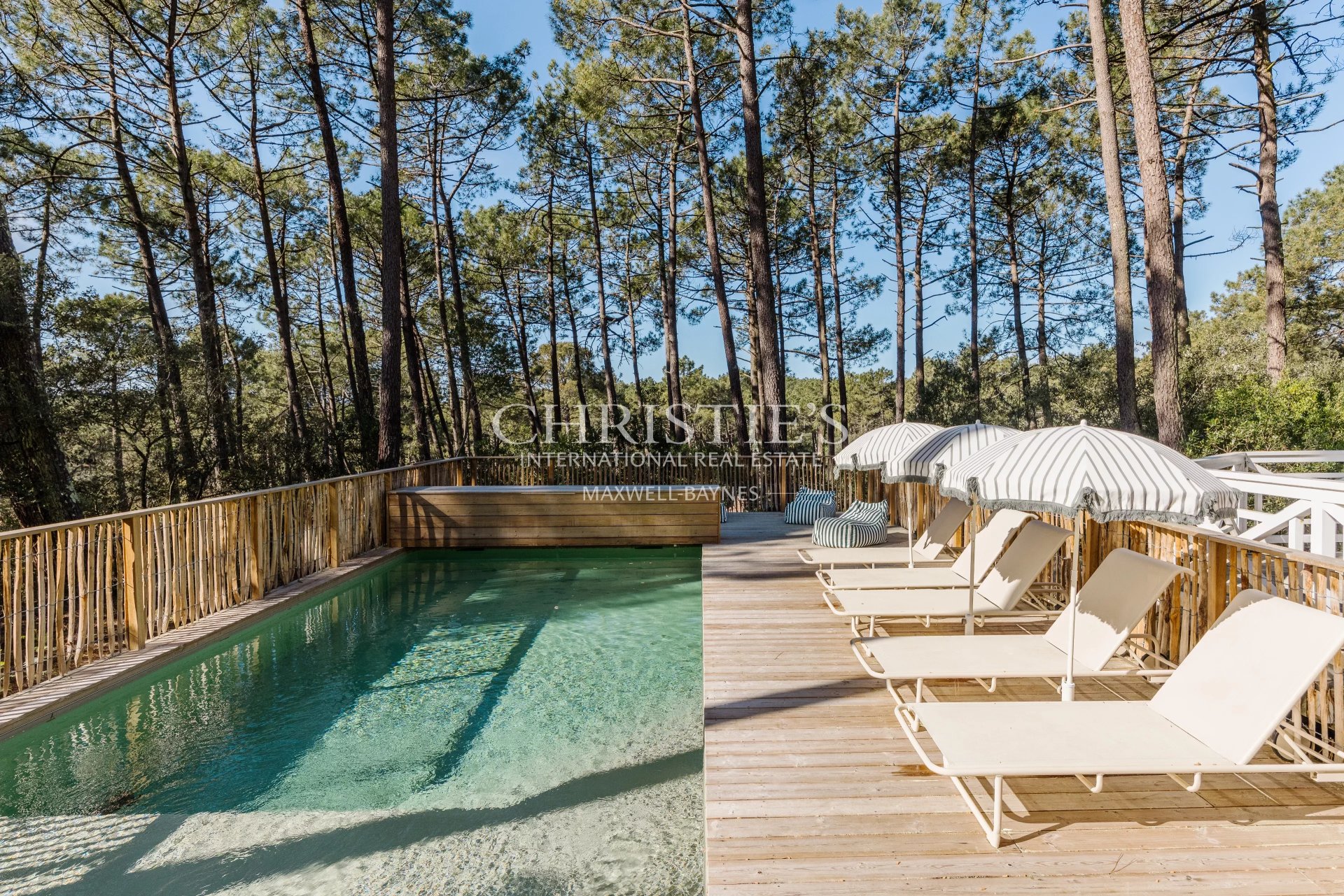 6 Bedroom Villa/Townhouse's Image 9