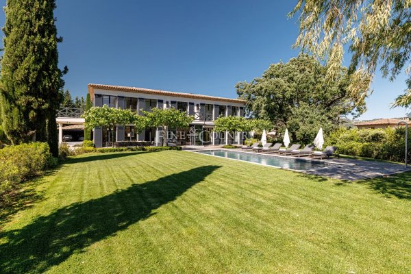 Villa for sale in Mougins — photo 1