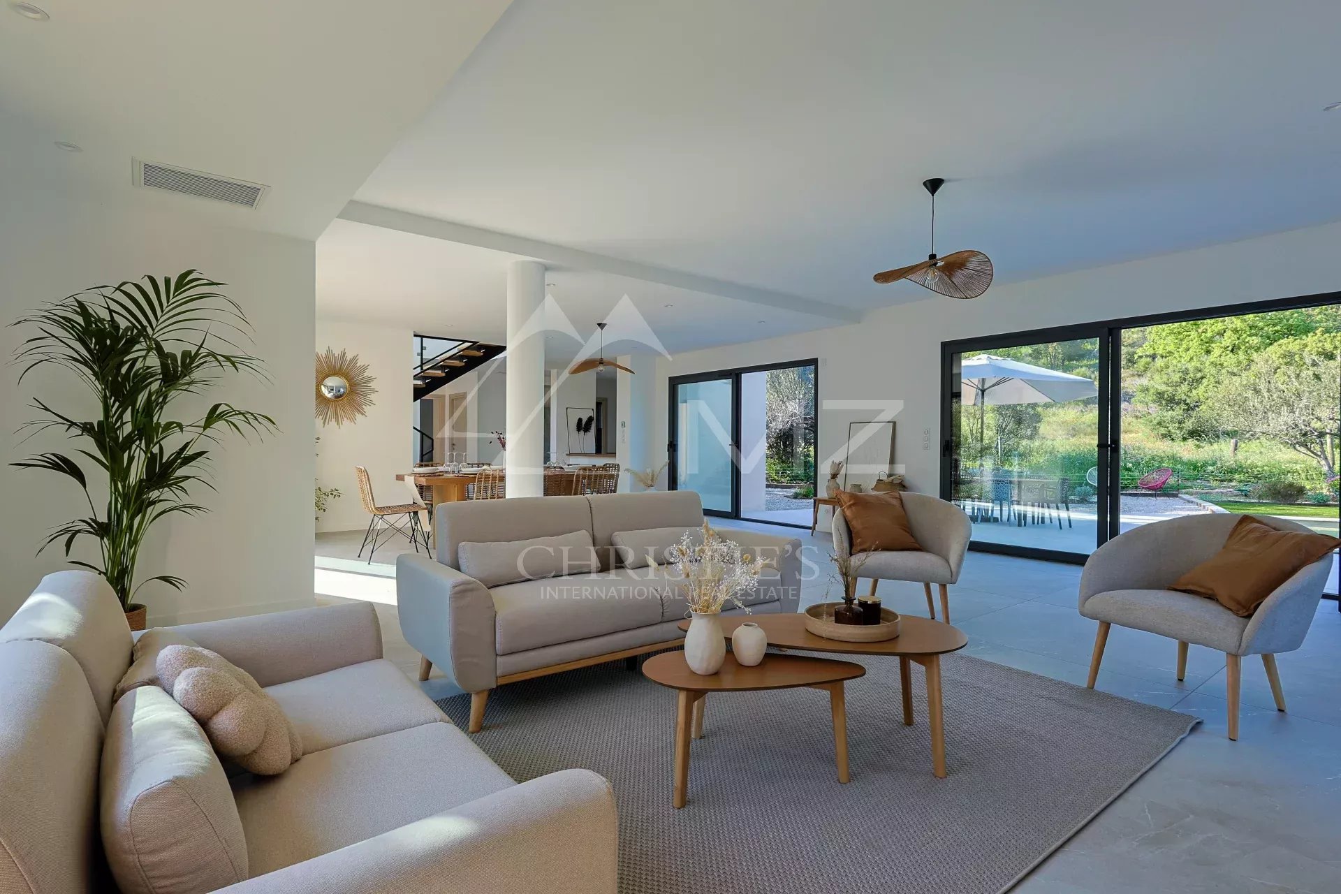 5 Bedroom Villa/Townhouse's Image 3