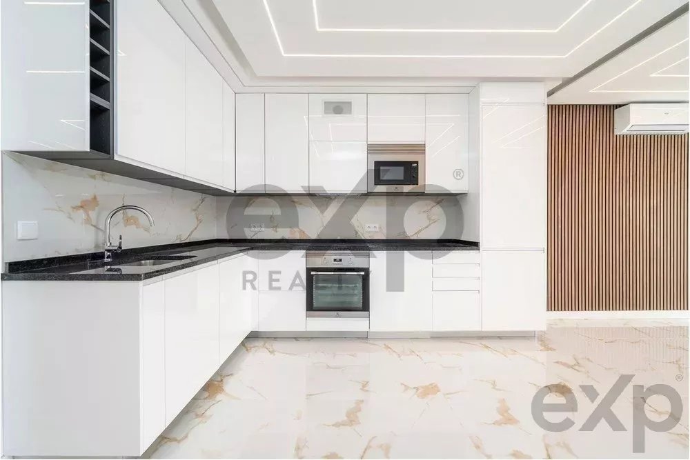 Modern 2-Bedroom Beachfront Apartment in Quarteira 85948404 image 5