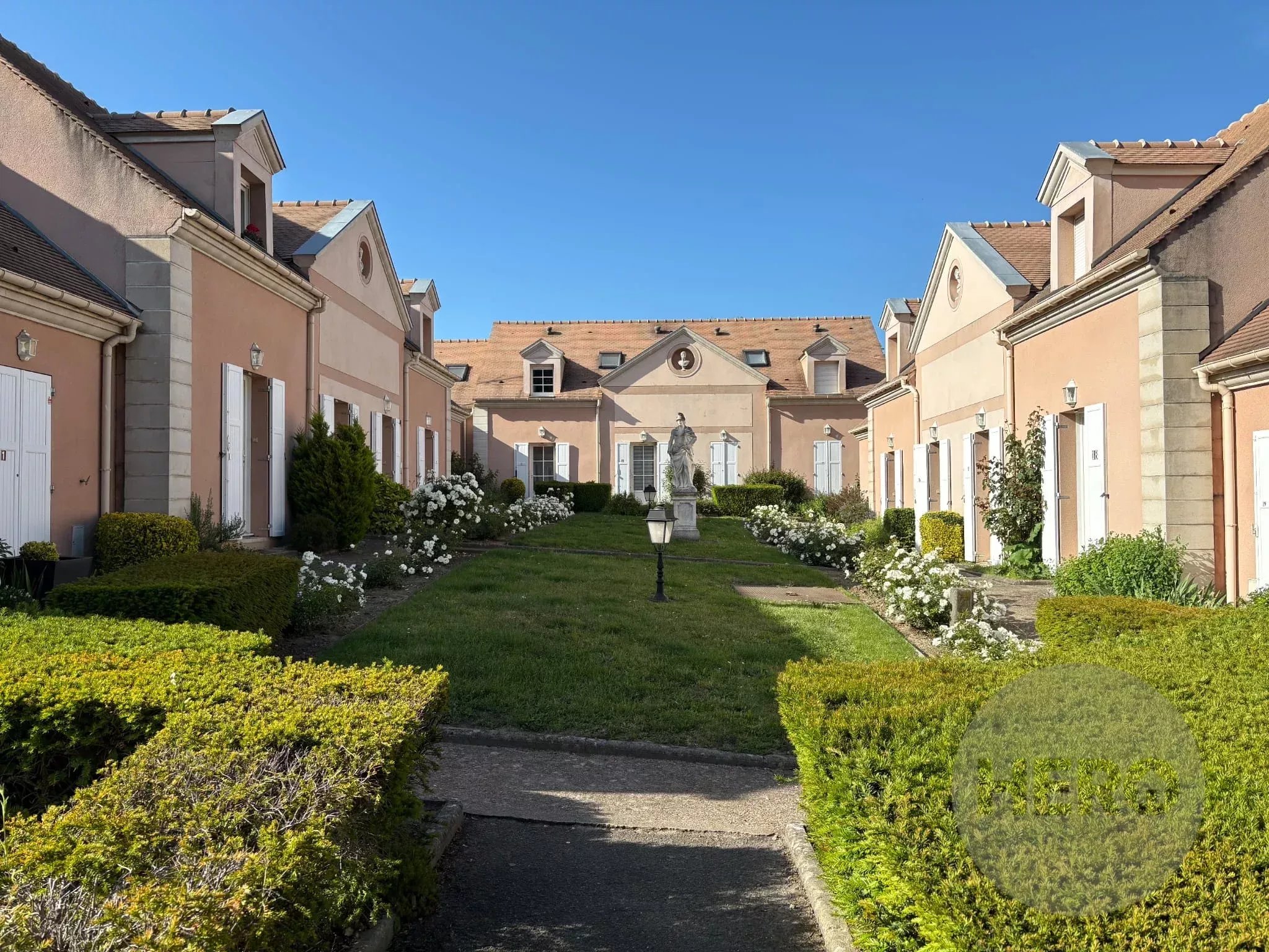 Montfort l'Amaury Centre - Quiet 3-room house with garden and terrace