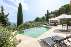 Superb Hilltop Villa with Panoramic Sea Views — photo 3 of 7