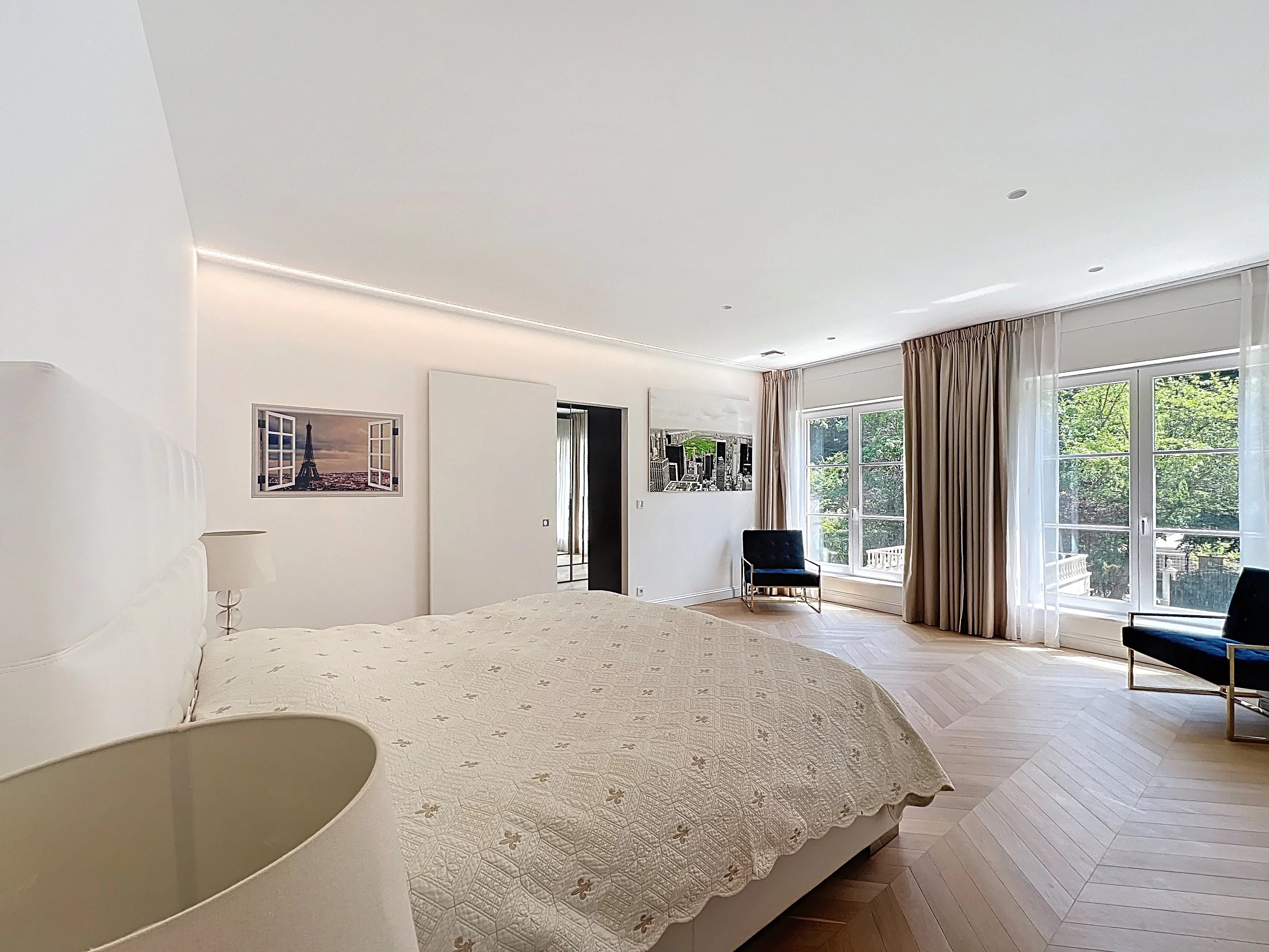 Prachtig huis in zijn groene omhulsel