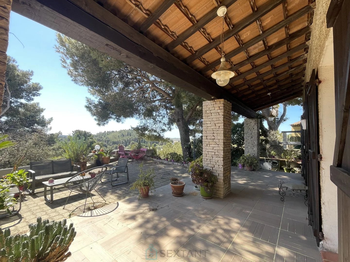 ST MITRE  - Belle propriété: Maison T7 avec piscine - 211m² / parcelle 2850m²