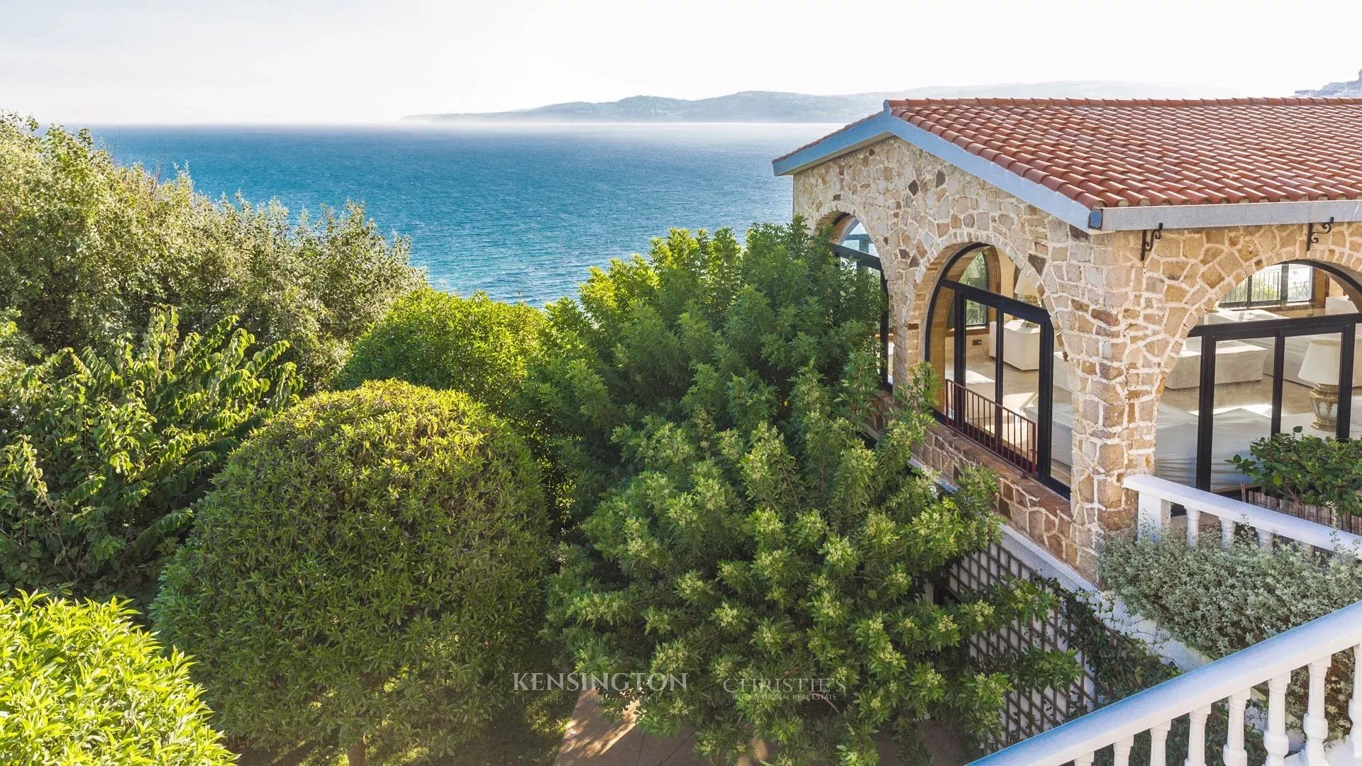 6 Bedroom Villa/Townhouse's Image 3