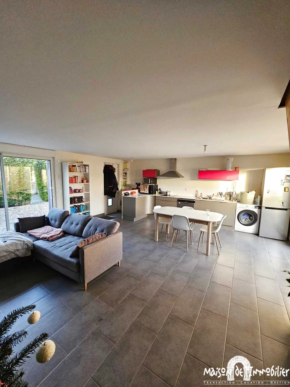 A louer à MERPINS - Maison - 3 pièces - 75m2 - Patio, cour e
