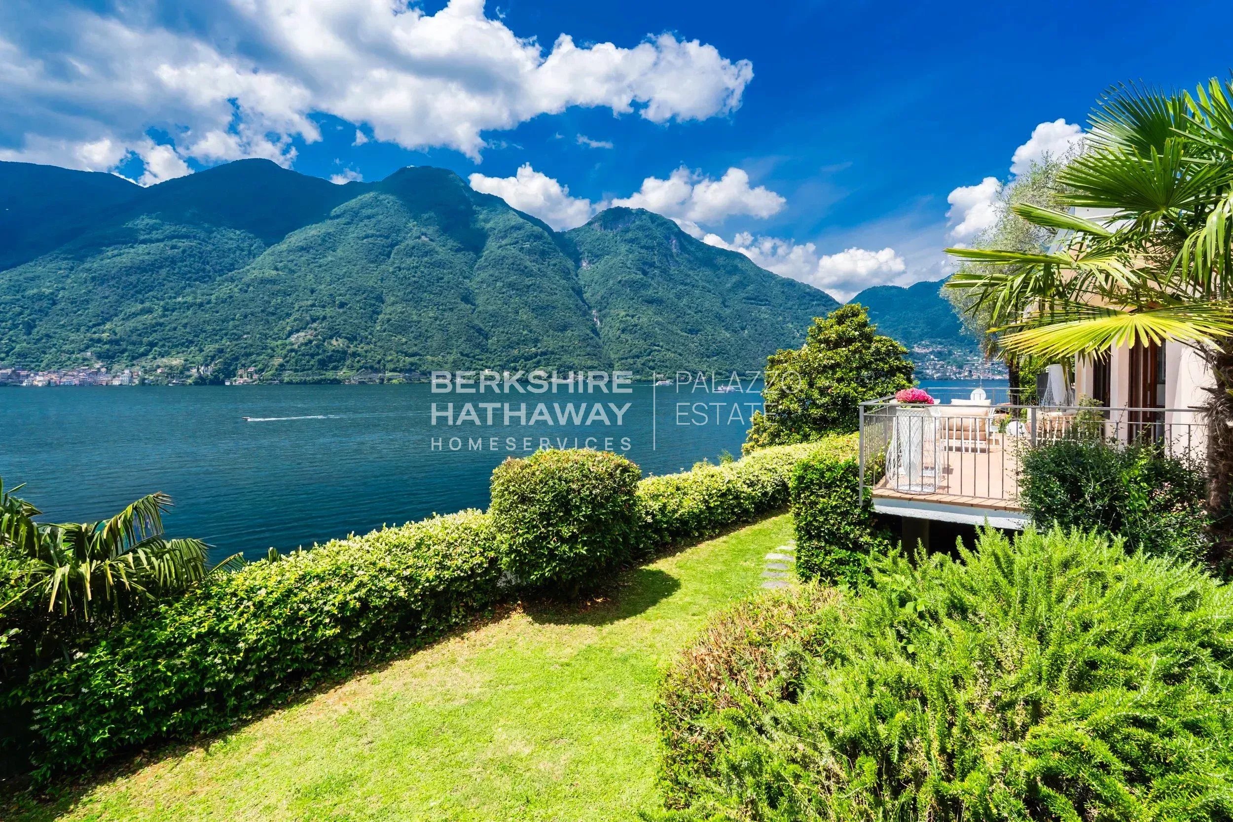 Villa in Nesso - view 1