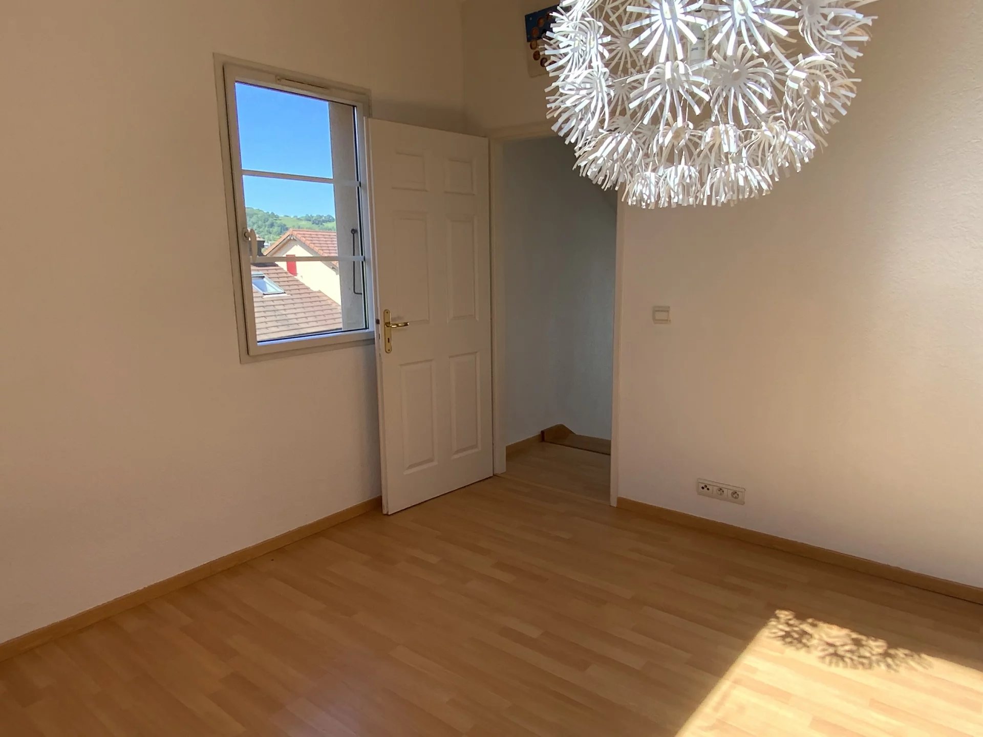 Villa 3 chambres, 3 SdB, jardin, dans résidence piscine - prox. Genève