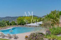 Mediterranean-style villa with unobstructed ocean views — photo 3 of 6