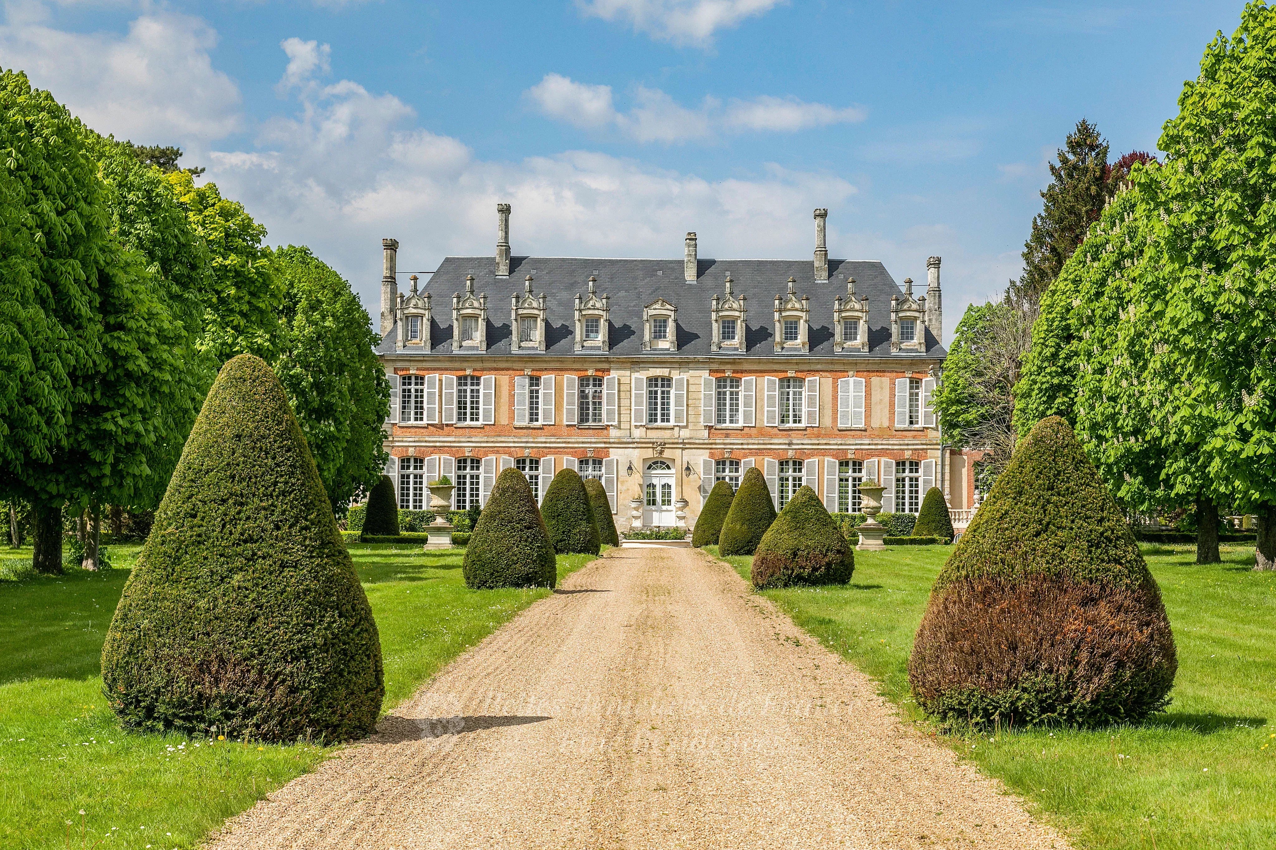 Normandy - A remarkable 17th/18th century chateau