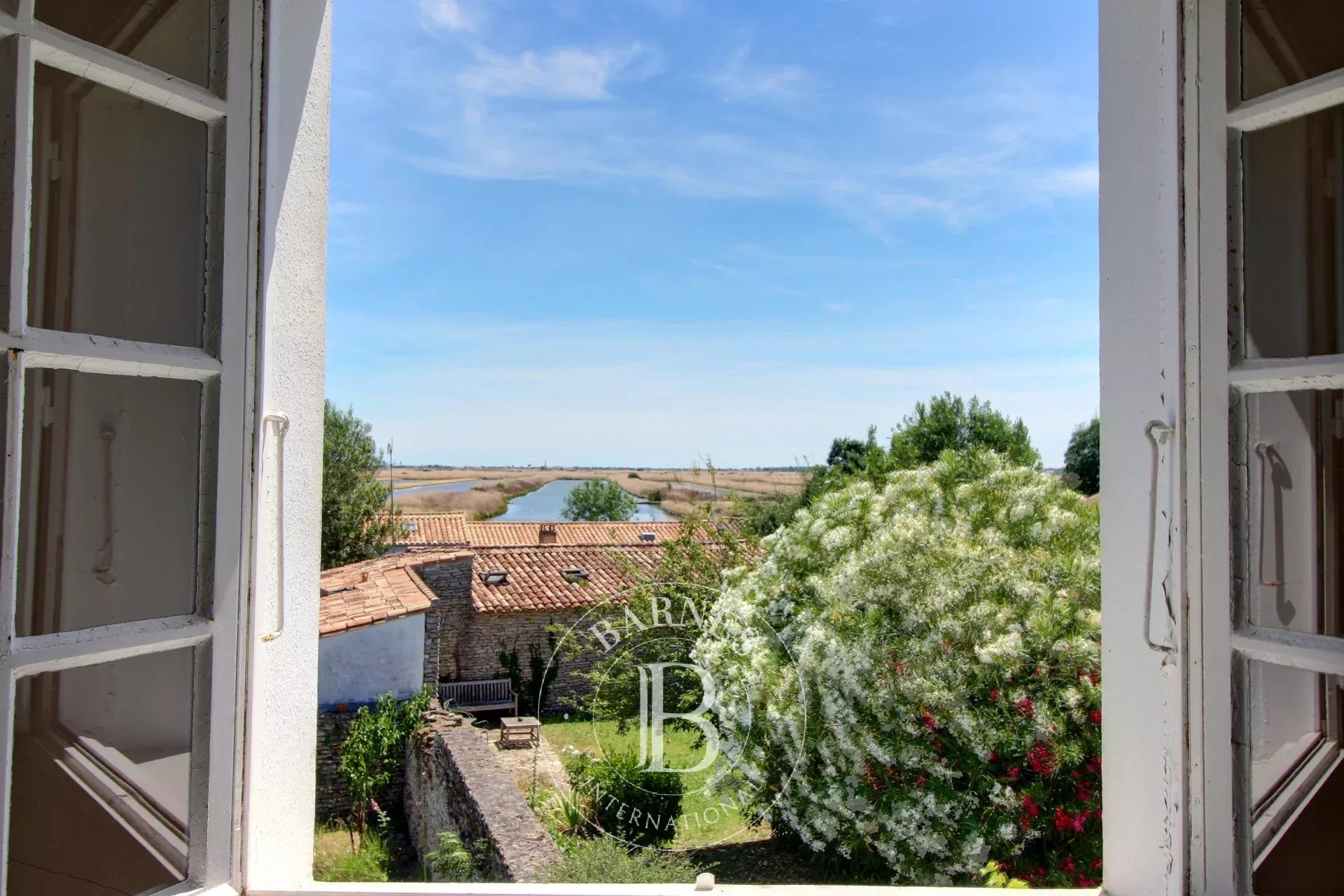 Maison Les Portes-en-Ré  -  ref 87198102 (picture 1)