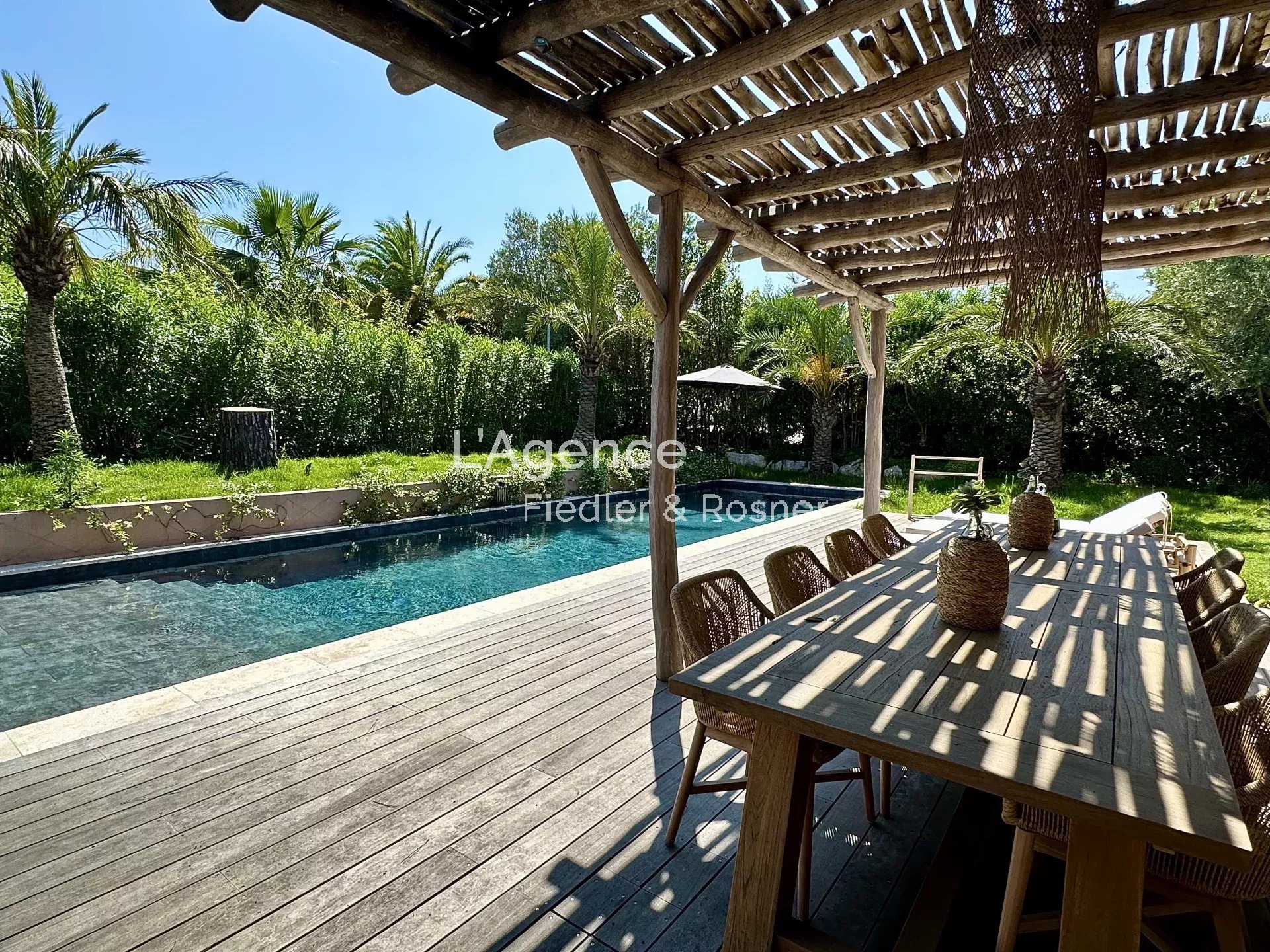 REF 317 : SAINT-TROPEZ - CHARMANTE VILLA A 800 METRES DU CENTRE