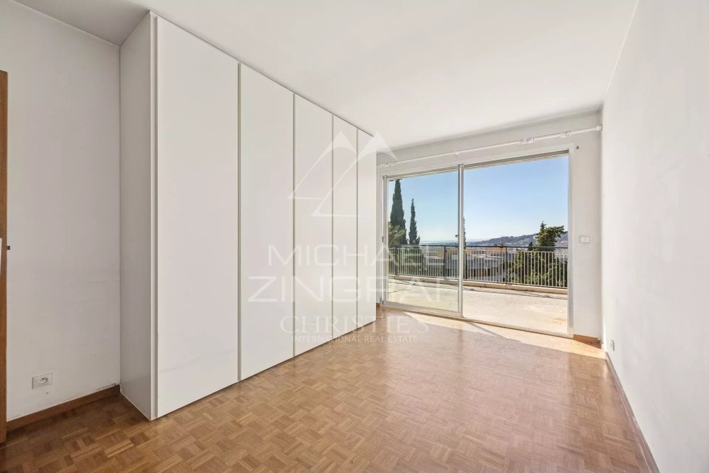 Apartment for sale in Nice — Top floor with terrace and panoramic sea view